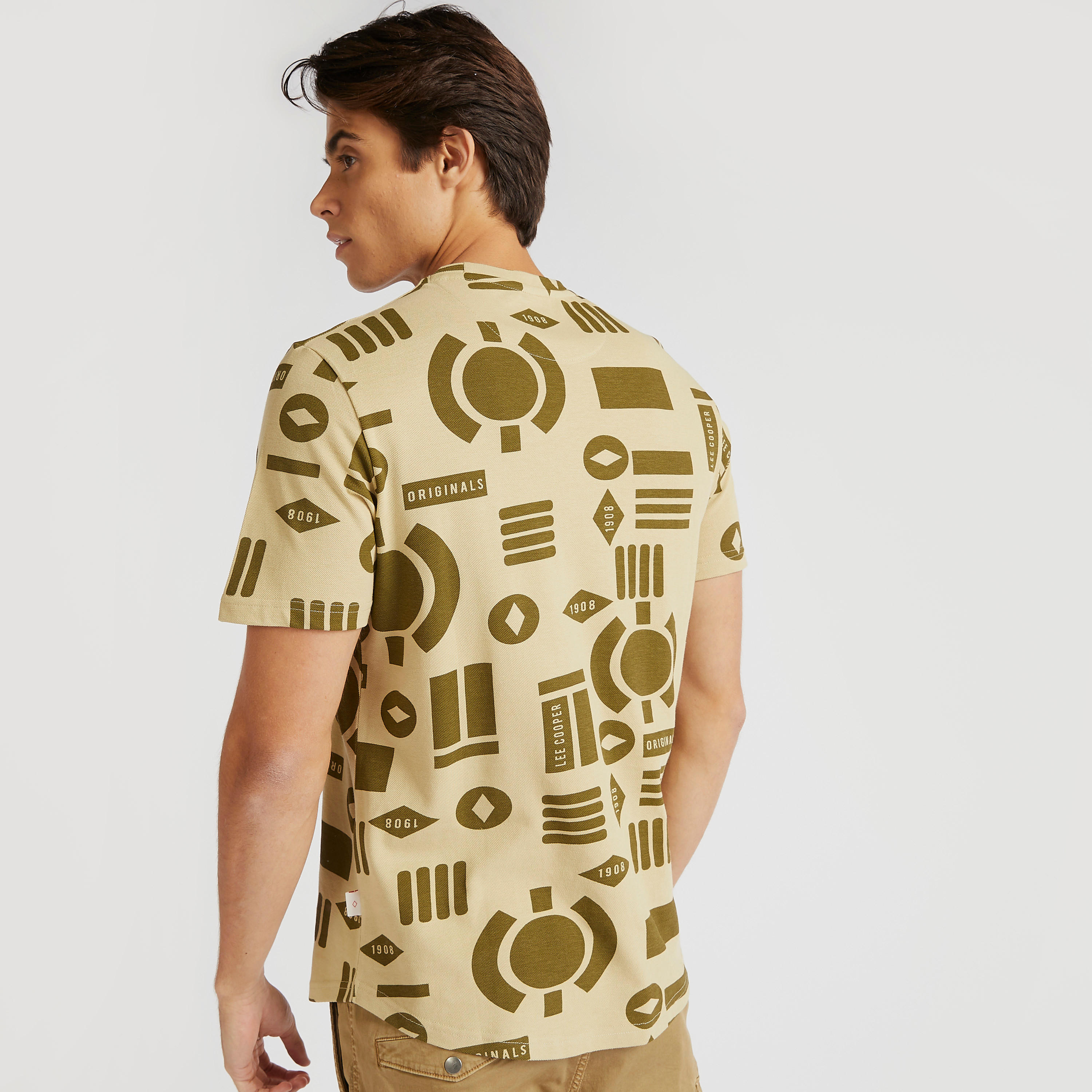 تيشيرت بطبعات وياقة ضيّقة وأكمام قصيرة من لي كوبر-men-clothing-tshirtsandpolos-tshirts-image-4