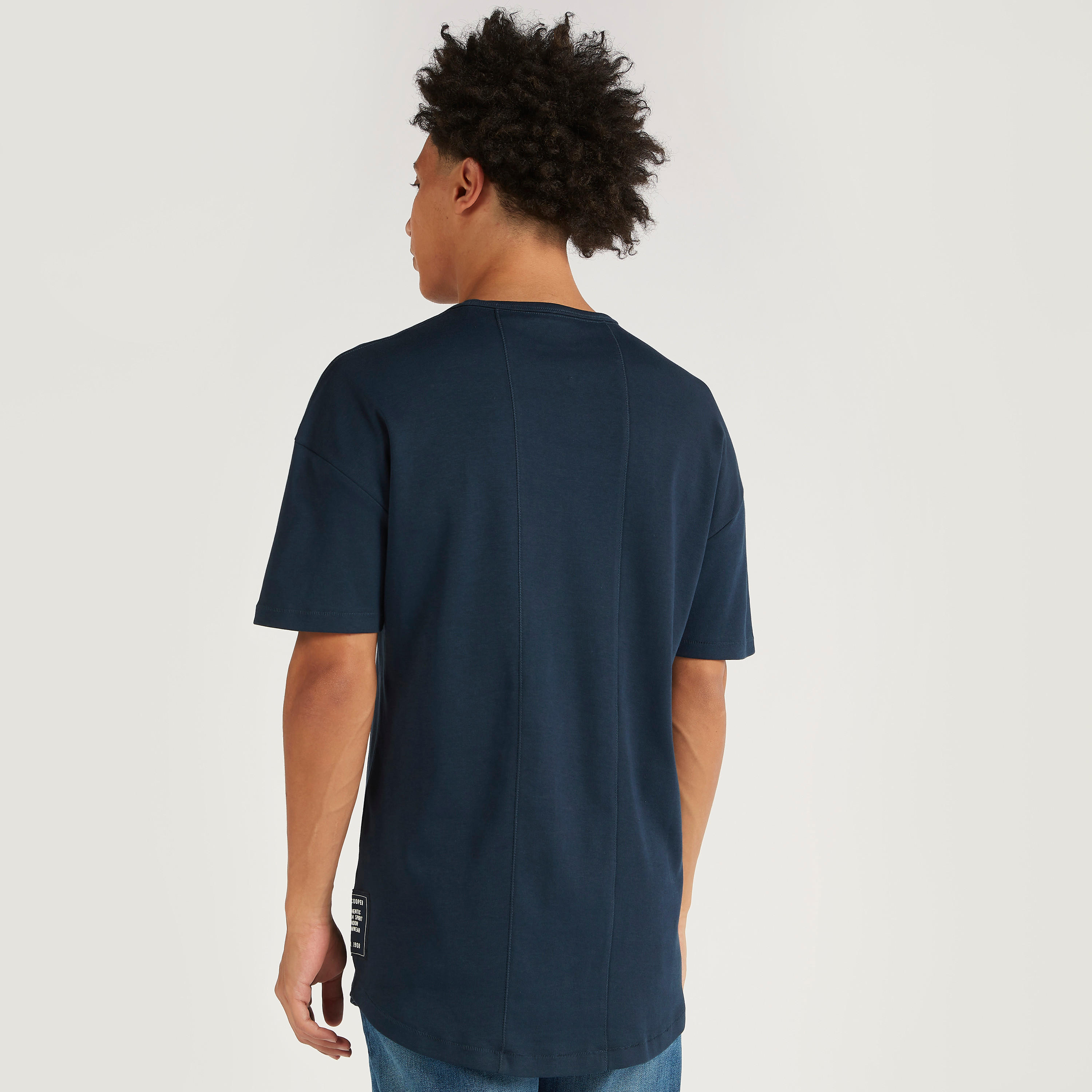 تيشيرت واسع بأكمام قصيرة وياقة ضيقة وطبعات من لي كوبر-men-clothing-tshirtsandpolos-tshirts-image-4