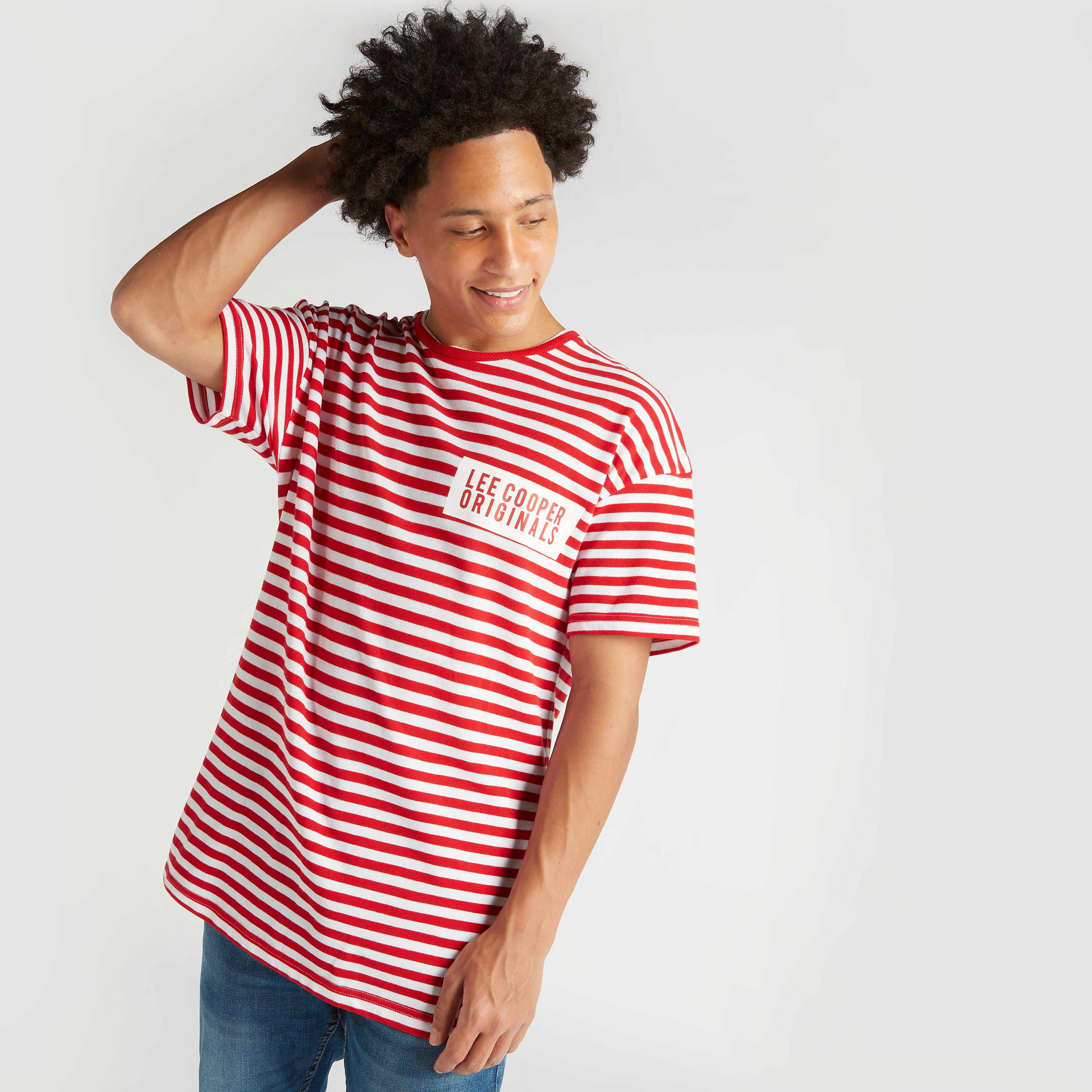 تيشيرت مخطّط بياقة ضيّقة وأكمام قصيرة من لي كوبر-men-clothing-tshirtsandpolos-tshirts-image-1