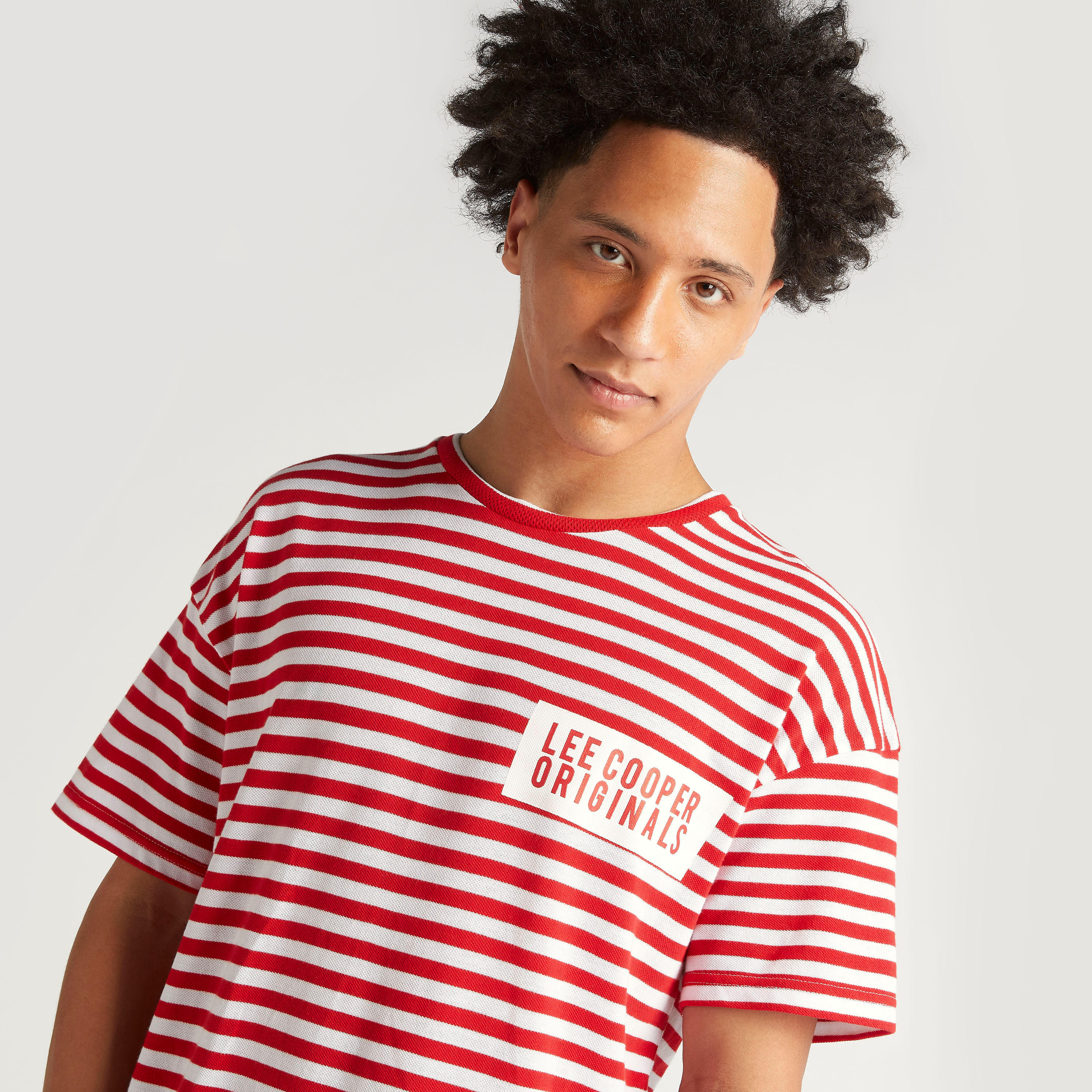 تيشيرت مخطّط بياقة ضيّقة وأكمام قصيرة من لي كوبر-men-clothing-tshirtsandpolos-tshirts-image-3