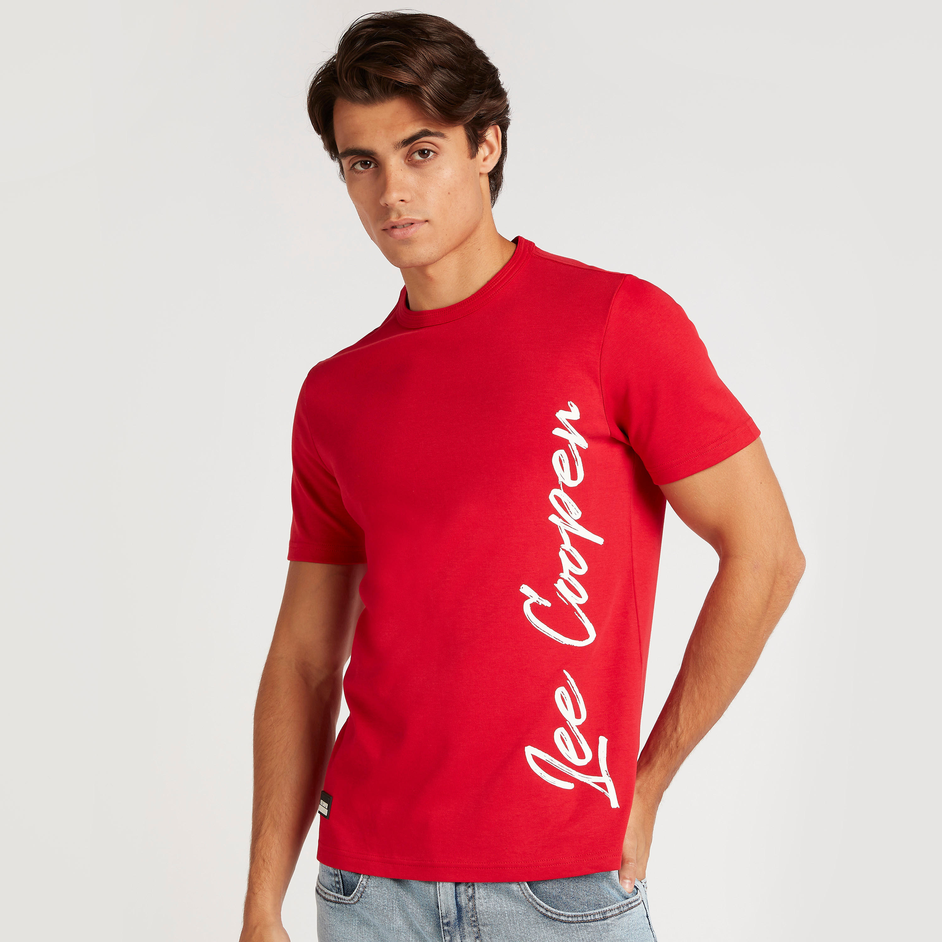 تيشيرت بياقة ضيّقة وأكمام قصيرة وطبعات من لي كوبر-men-clothing-tshirtsandpolos-tshirts-image-1