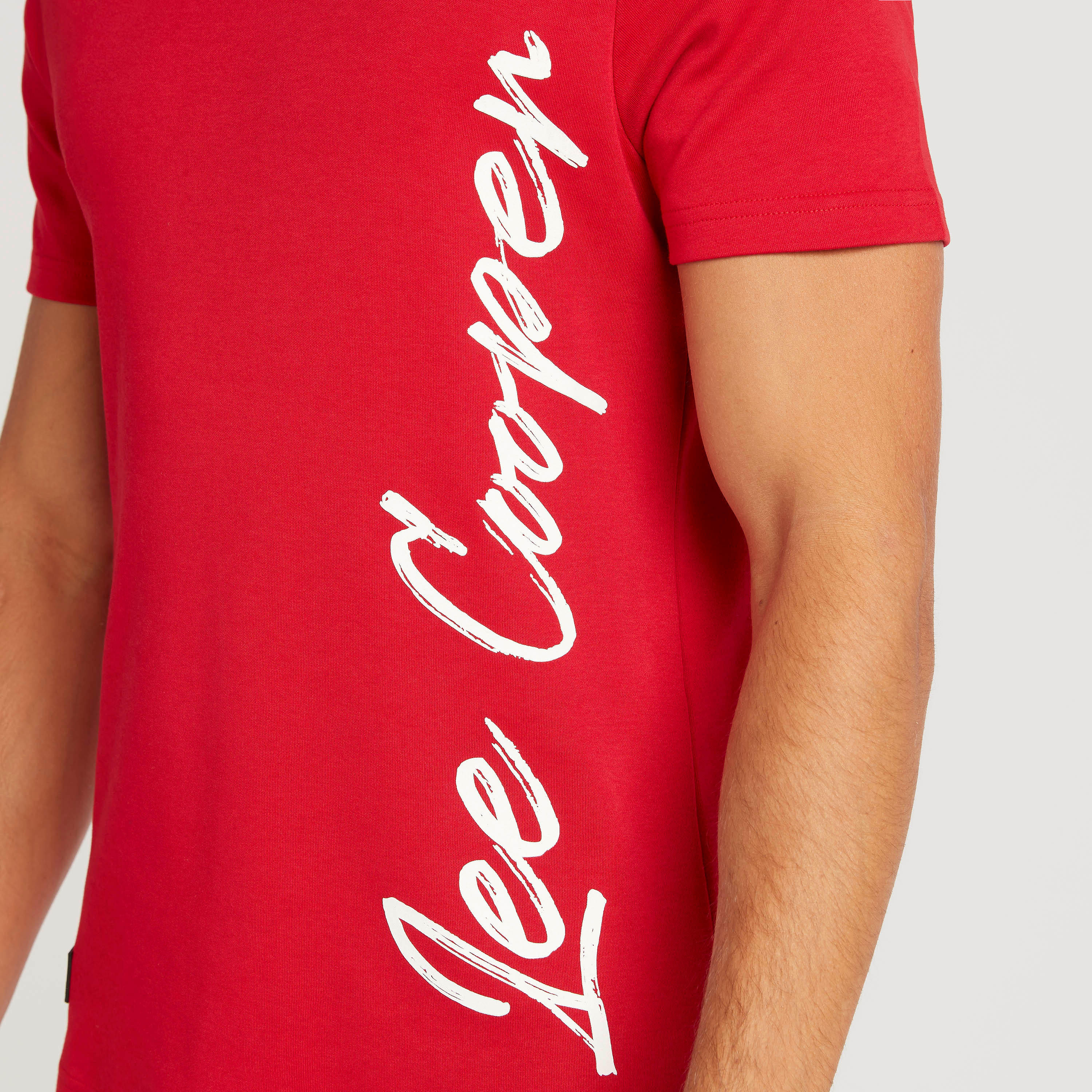 تيشيرت بياقة ضيّقة وأكمام قصيرة وطبعات من لي كوبر-men-clothing-tshirtsandpolos-tshirts-image-6