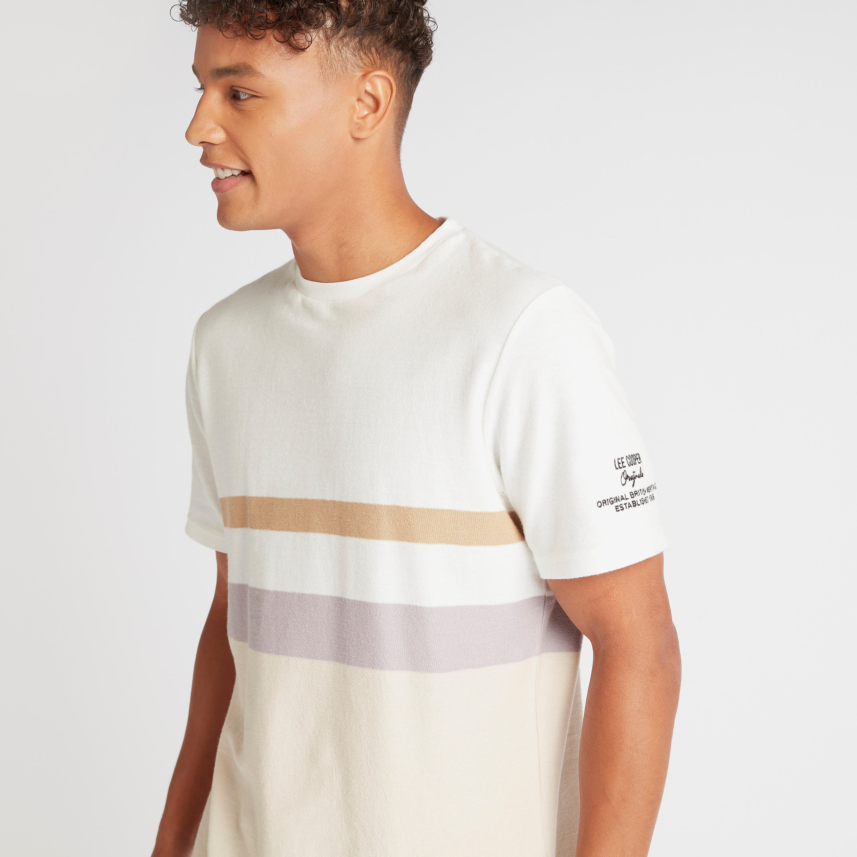 تيشيرت مخطّط بياقة ضيّقة من لي كوبر-men-clothing-tshirtsandpolos-tshirts-image-6