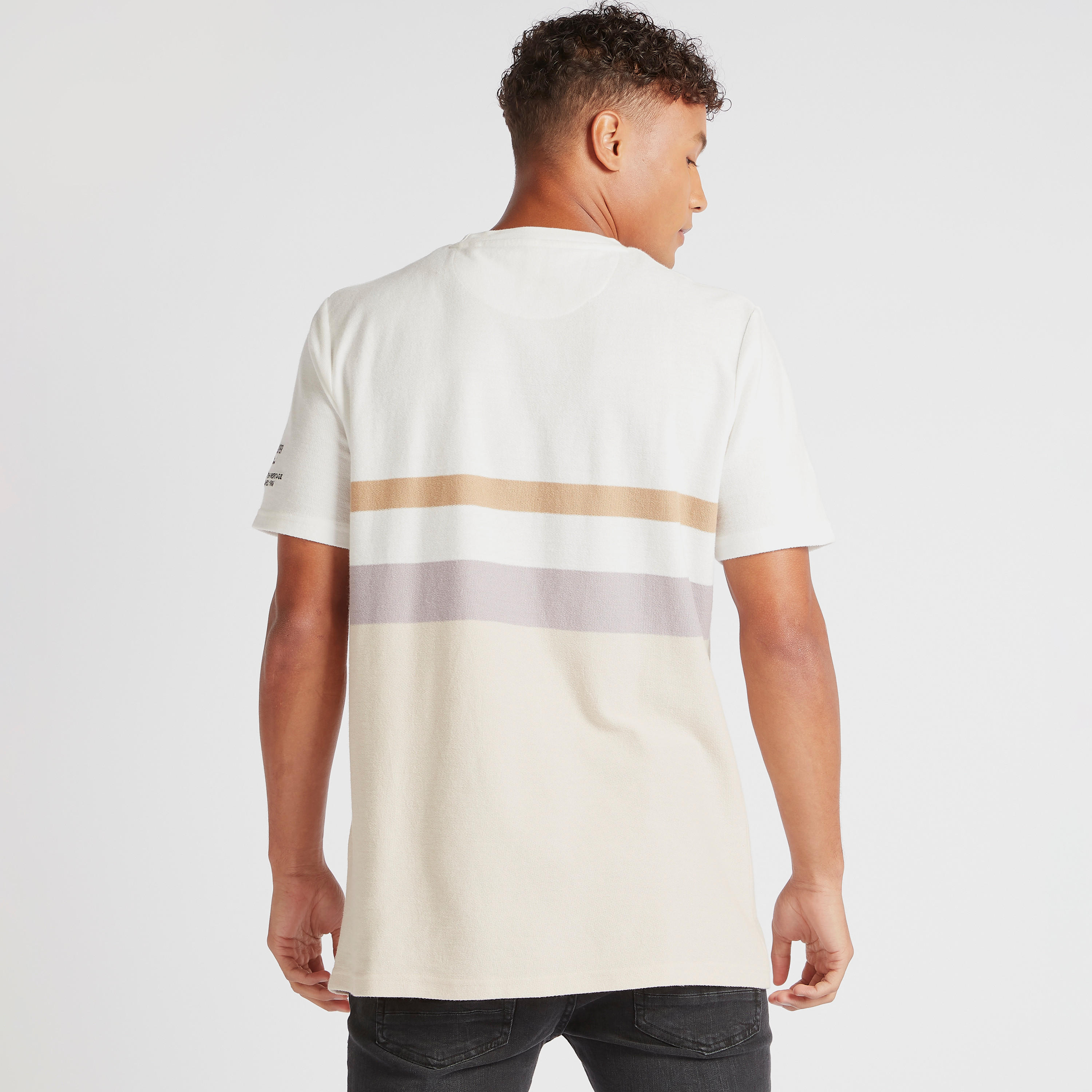 تيشيرت مخطّط بياقة ضيّقة من لي كوبر-men-clothing-tshirtsandpolos-tshirts-image-5