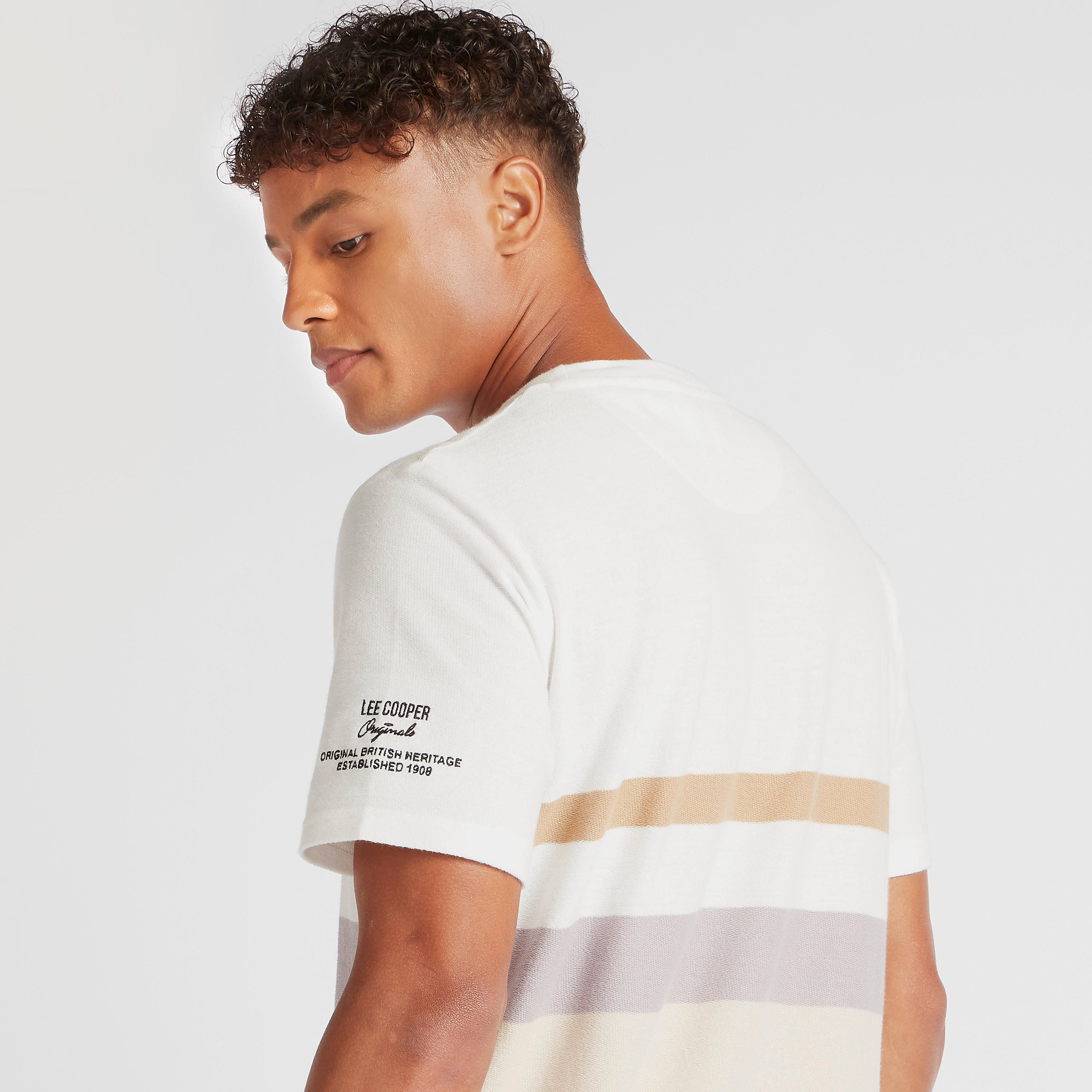 تيشيرت مخطّط بياقة ضيّقة من لي كوبر-men-clothing-tshirtsandpolos-tshirts-image-3