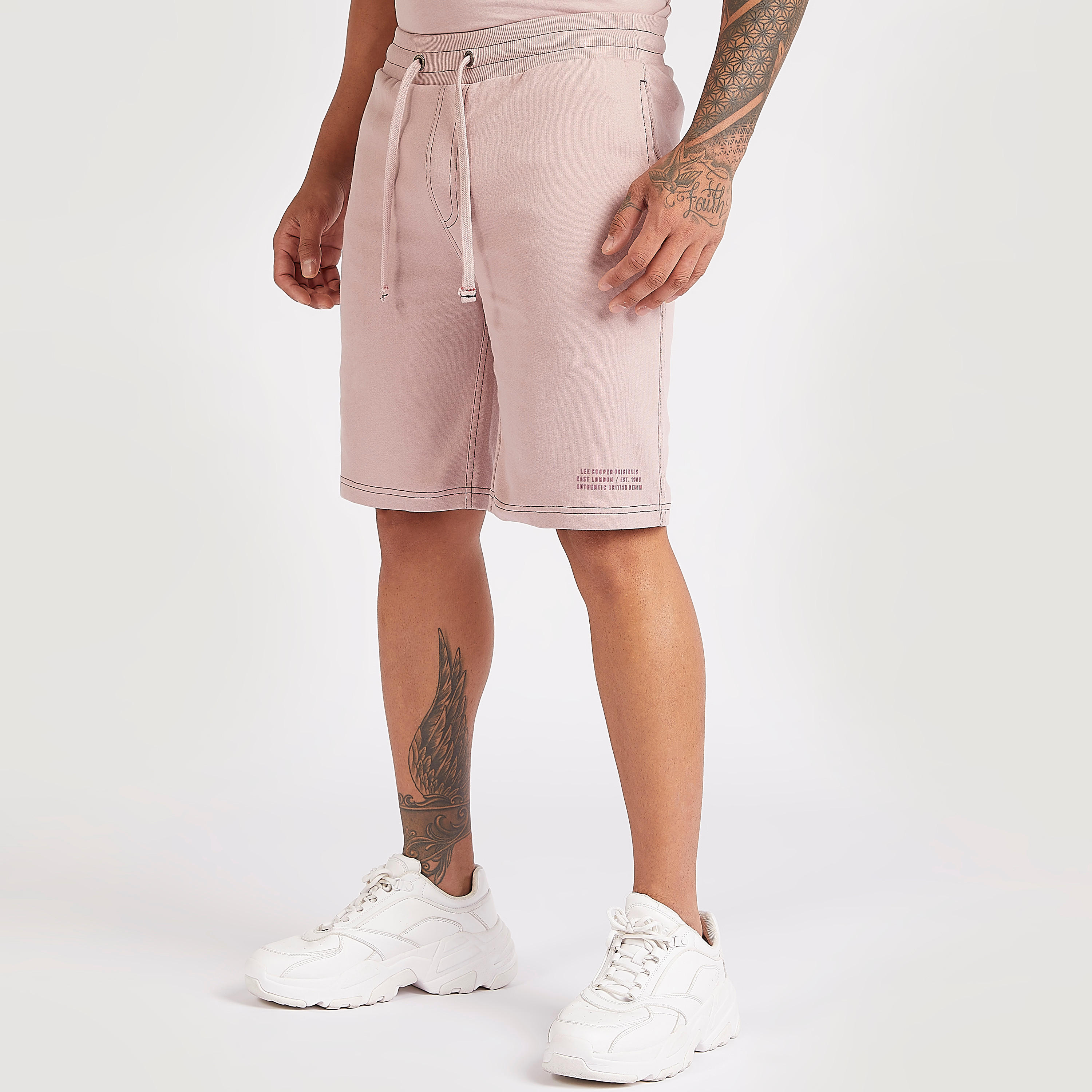 شورت بجيوب وخصر مطّاطي من لي كوبر-men-clothing-bottoms-shorts-image-4