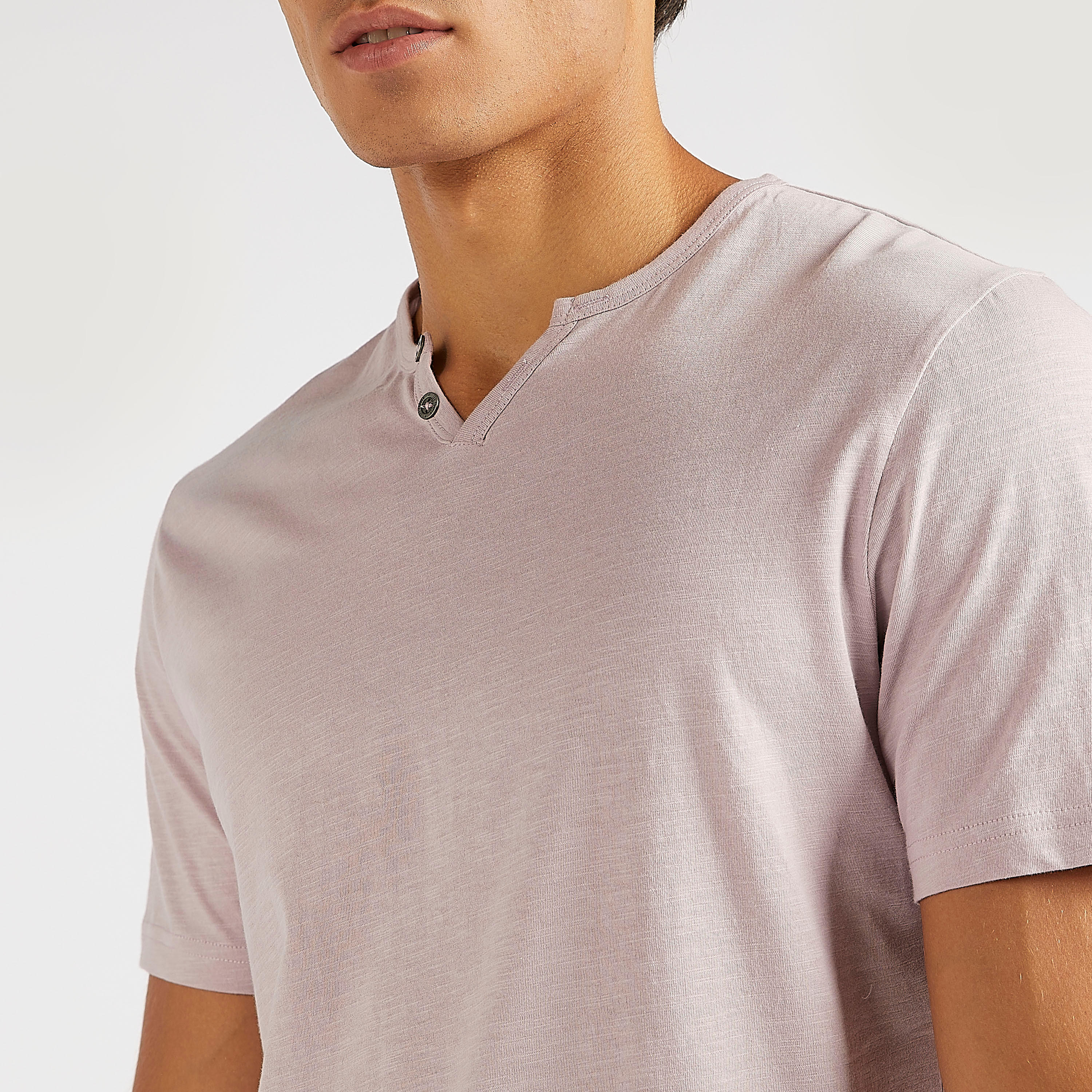 تيشيرت سادة بياقة هينلي وأكمام قصيرة من لي كوبر-men-clothing-tshirtsandpolos-tshirts-image-3