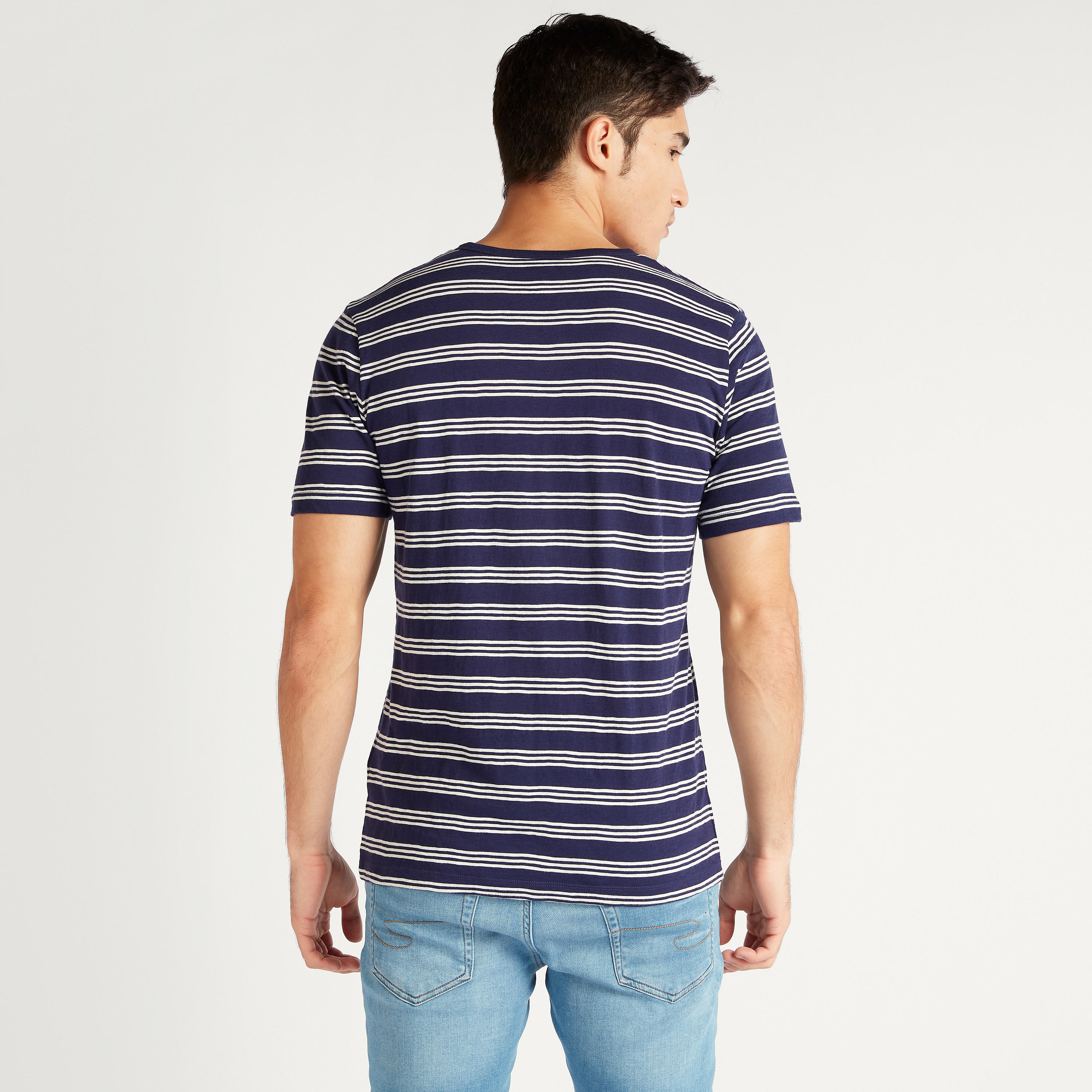 تيشيرت مقلّم بياقة هينيلي وأكمام قصيرة من لي كوبر-men-clothing-tshirtsandpolos-tshirts-image-4