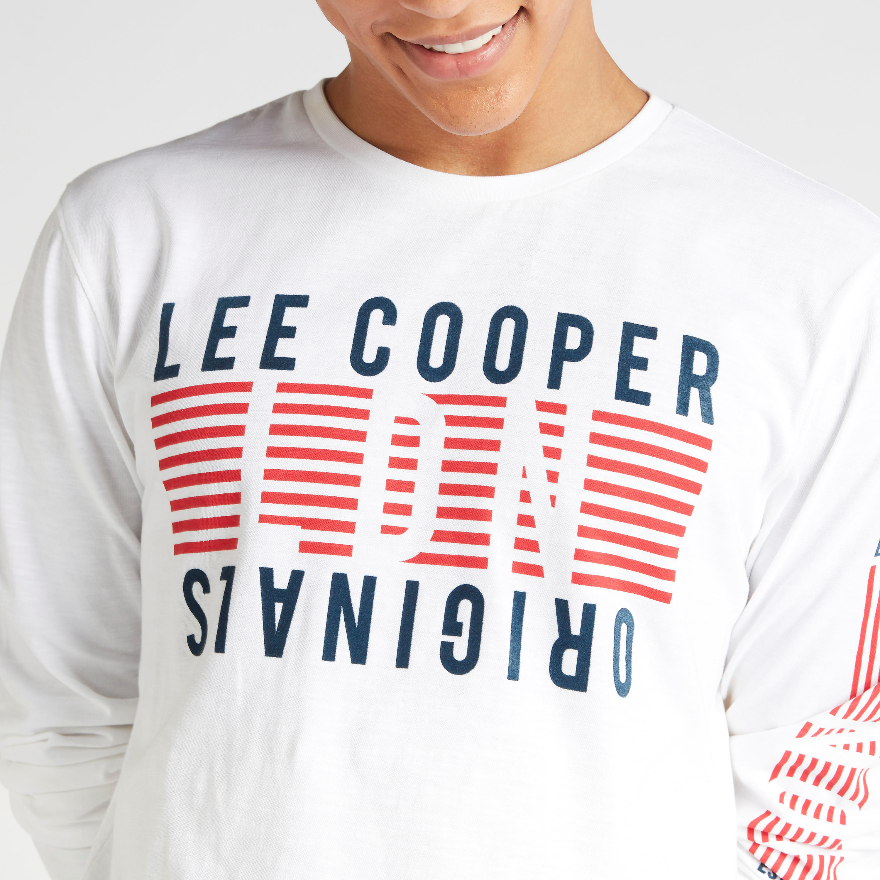 تيشيرت بياقة ضيّقة وأكمام قصيرة وطبعات من لي كوبر-men-clothing-tshirtsandpolos-tshirts-image-5