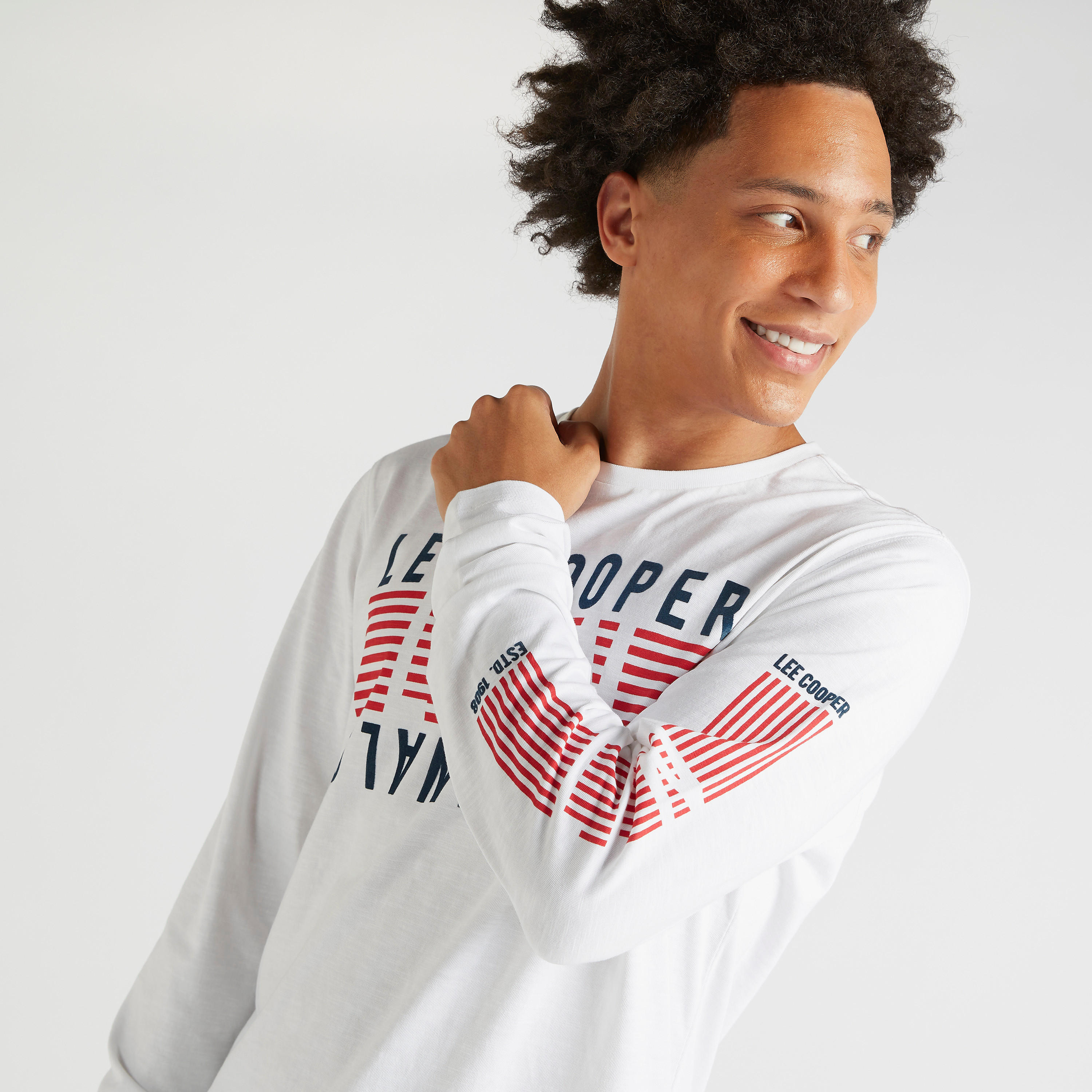 تيشيرت بياقة ضيّقة وأكمام قصيرة وطبعات من لي كوبر-men-clothing-tshirtsandpolos-tshirts-image-3