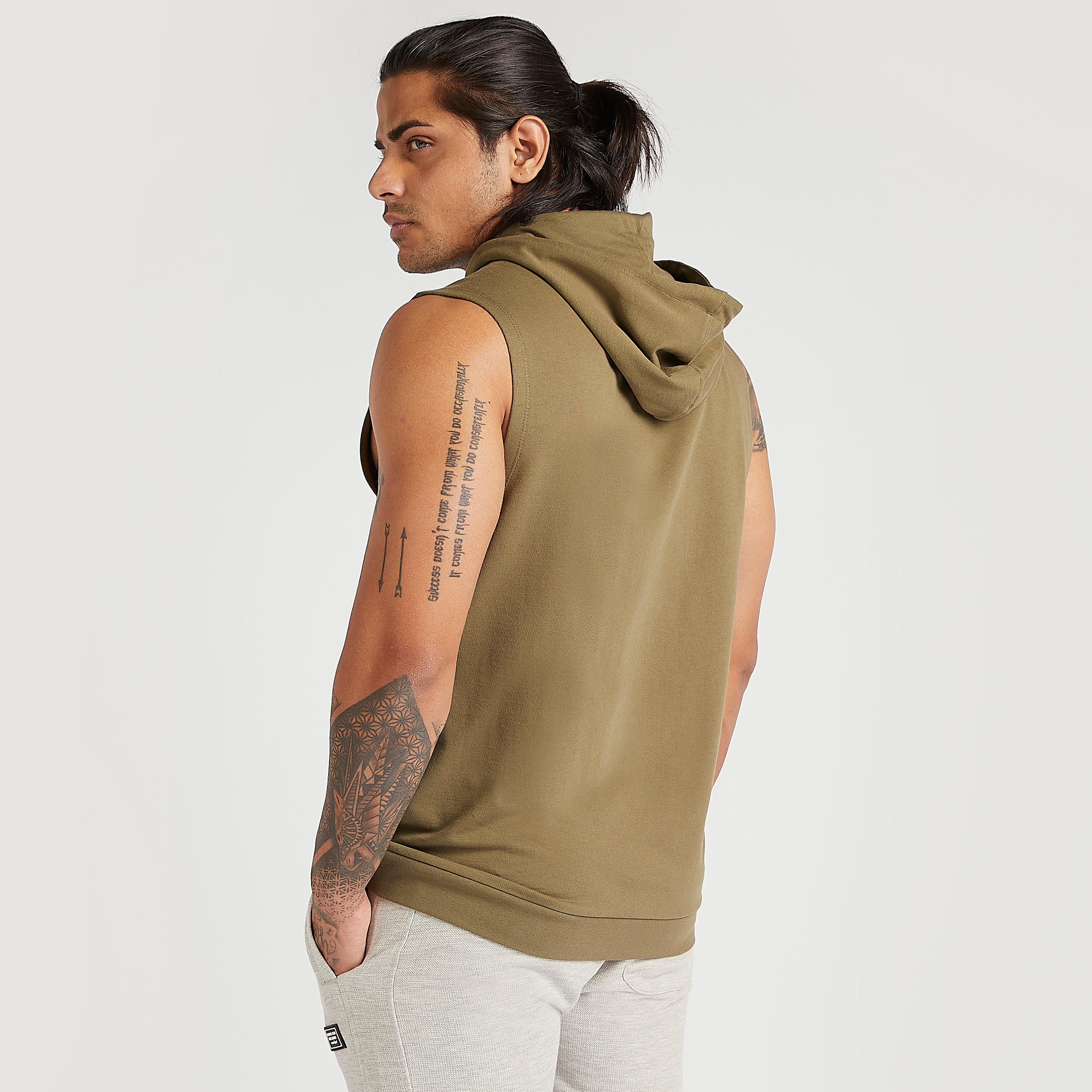 هودي دون أكمام بطبعات نصيّة من لي كوبر-men-winterwear-hoodiesandsweatshirts-image-4
