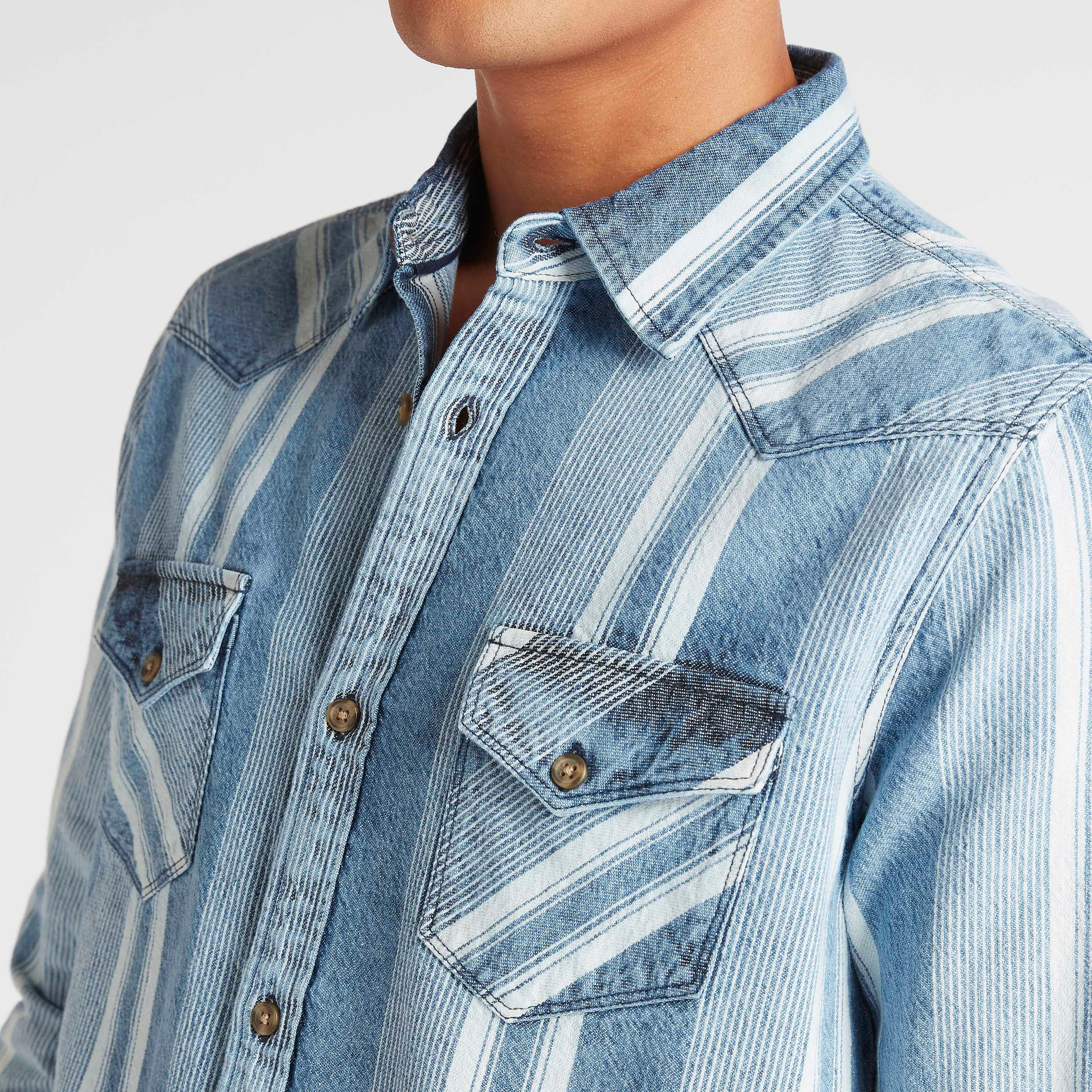 قميص دنيم مقلّم بجيوب بطيّة من لي كوبر-men-clothing-shirts-image-3