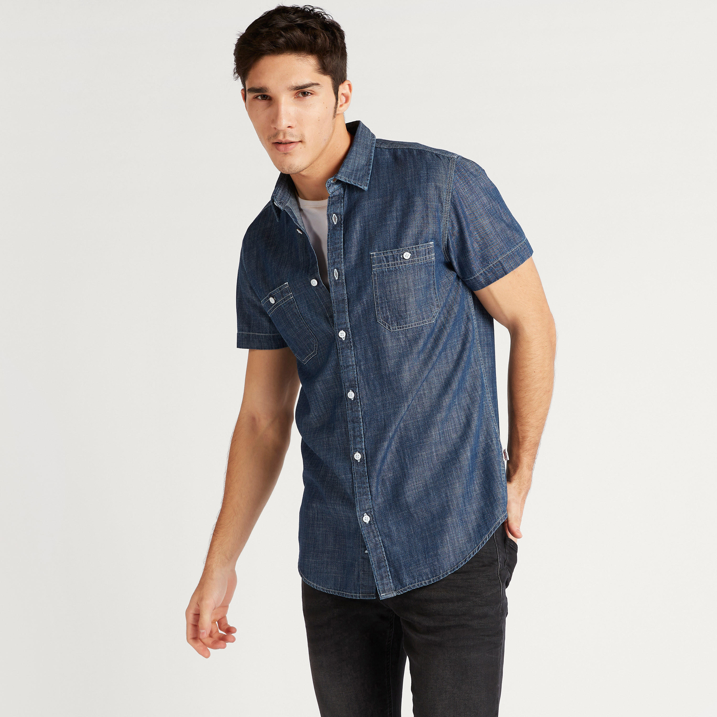 قميص دينم بزر إغلاق وجيب على الصدر من لي كوبر-men-clothing-shirts-image-4