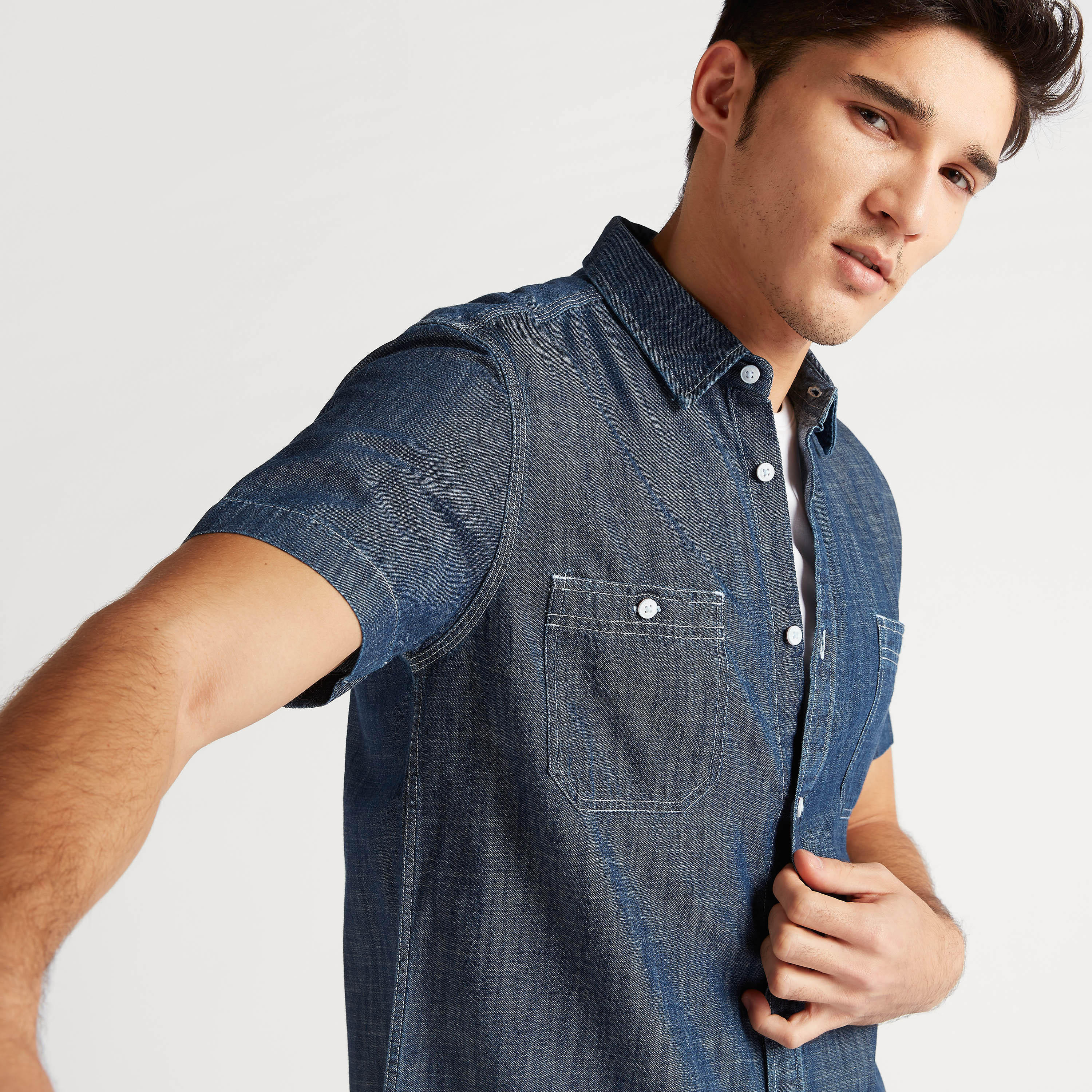 قميص دينم بزر إغلاق وجيب على الصدر من لي كوبر-men-clothing-shirts-image-2