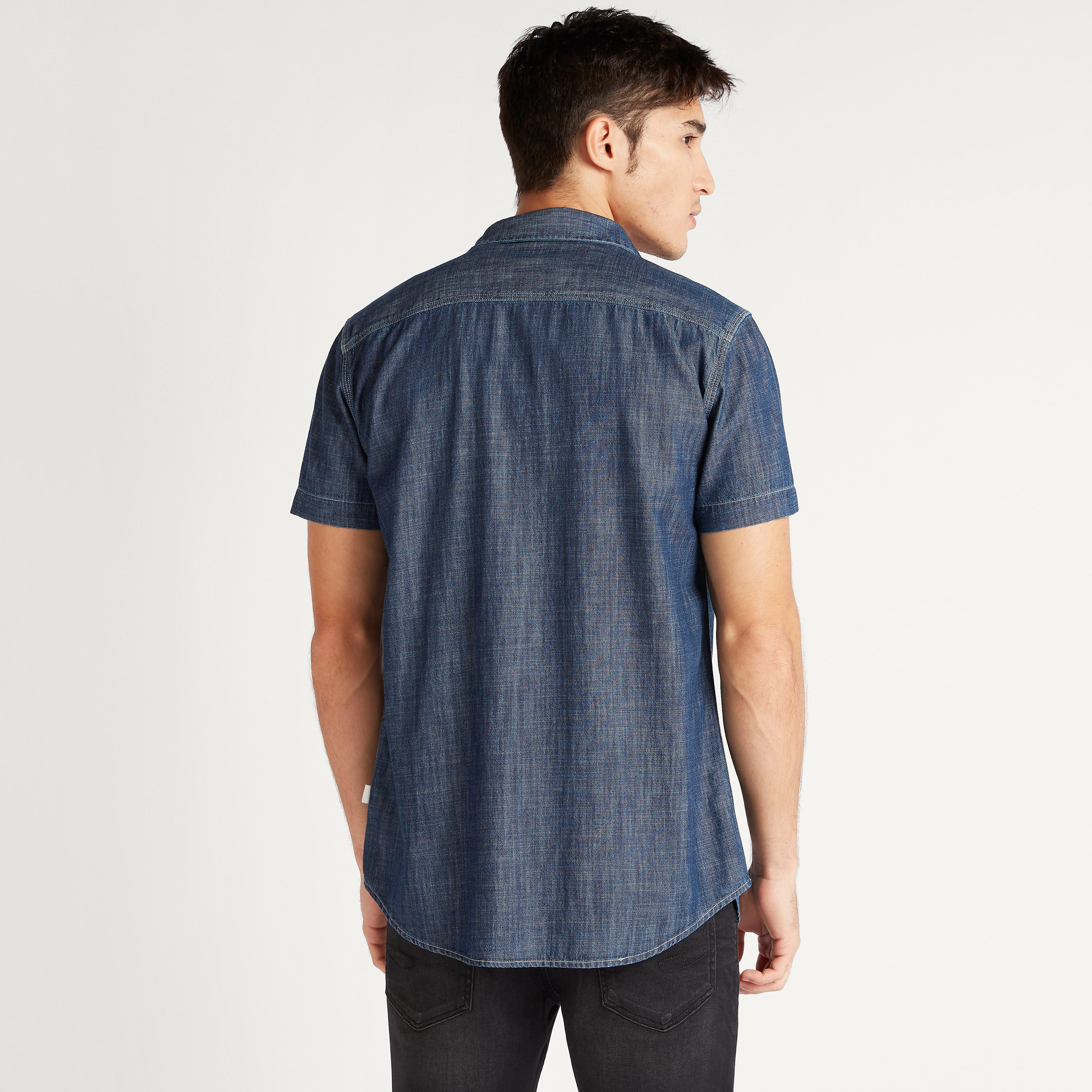 قميص دينم بزر إغلاق وجيب على الصدر من لي كوبر-men-clothing-shirts-image-1