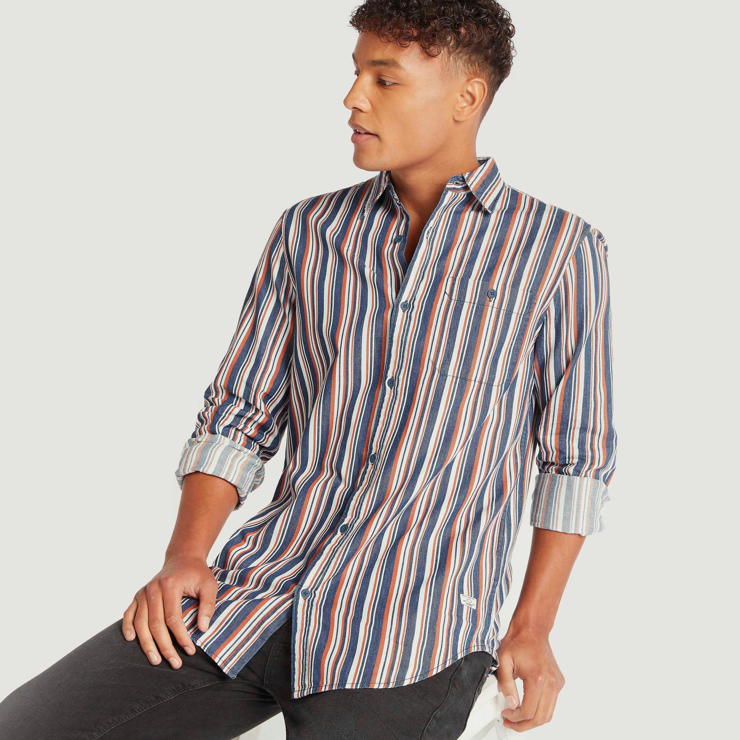 قميص مقلّم بأكمام طويلة وجيب من لي كوبر-men-clothing-shirts-image-1