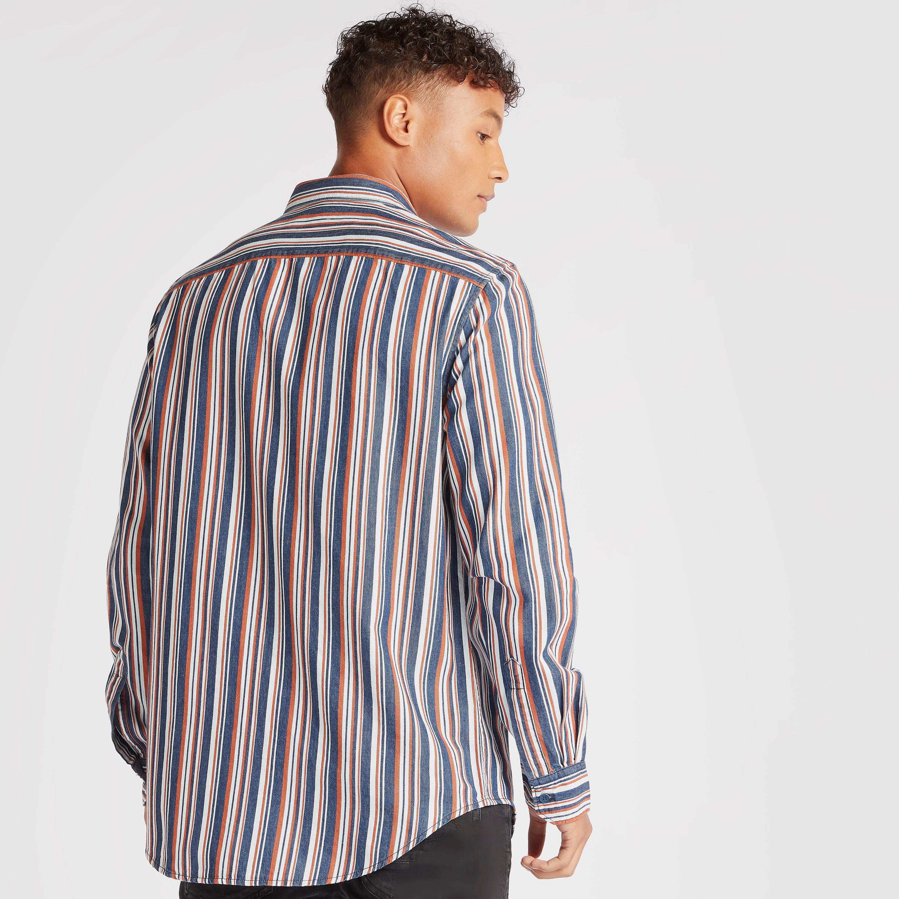 قميص مقلّم بأكمام طويلة وجيب من لي كوبر-men-clothing-shirts-image-4