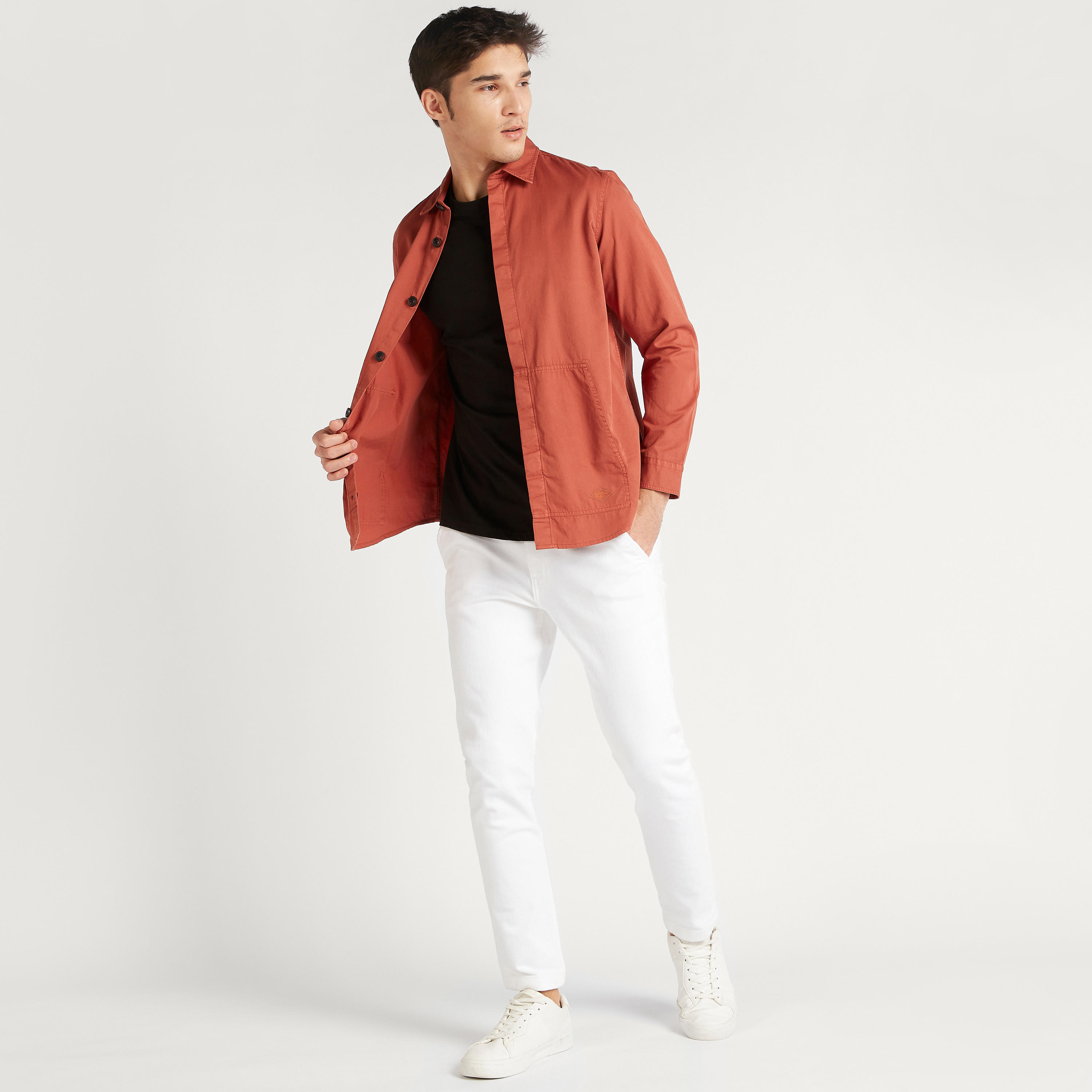 قميص سادة بأكمام طويلة وجيوب من لي كوبر-men-clothing-shirts-image-2