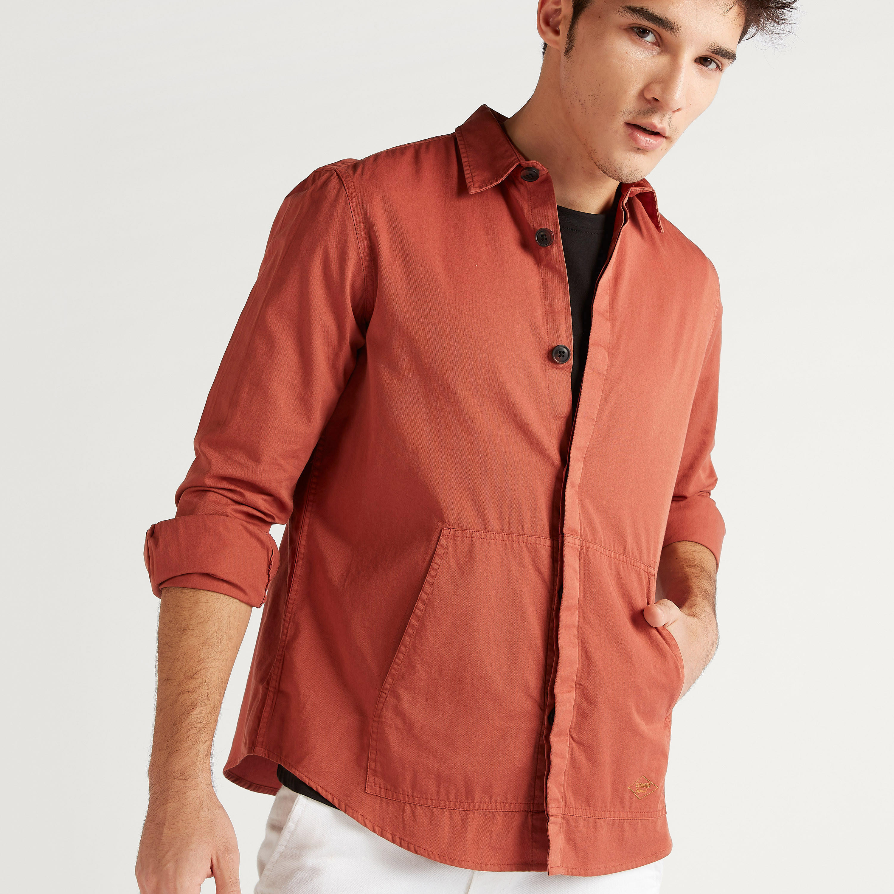 قميص سادة بأكمام طويلة وجيوب من لي كوبر-men-clothing-shirts-image-3