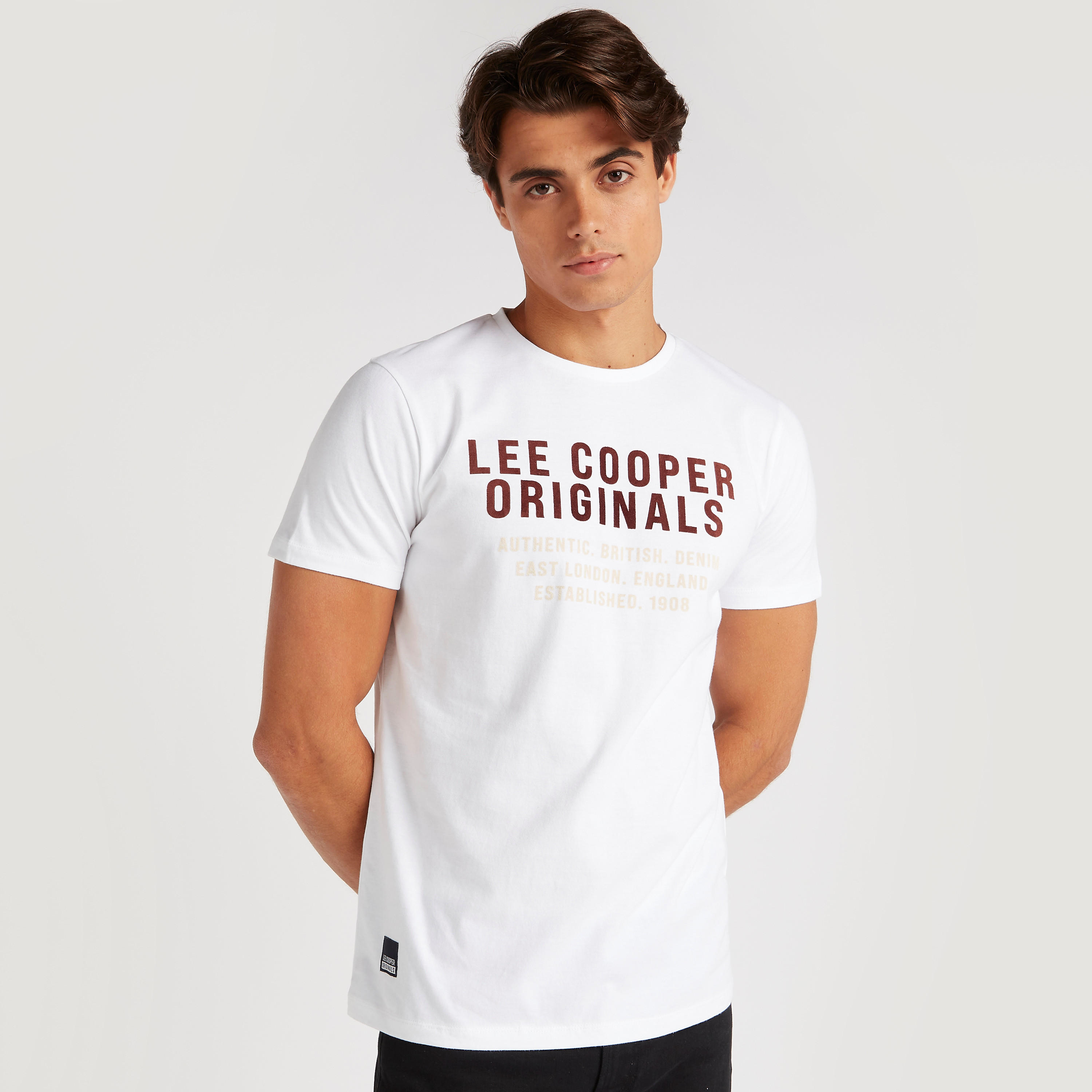 تيشيرت بأكمام قصيرة وياقة ضيقة وطبعات من لي كوبر-men-clothing-tshirtsandpolos-tshirts-image-1