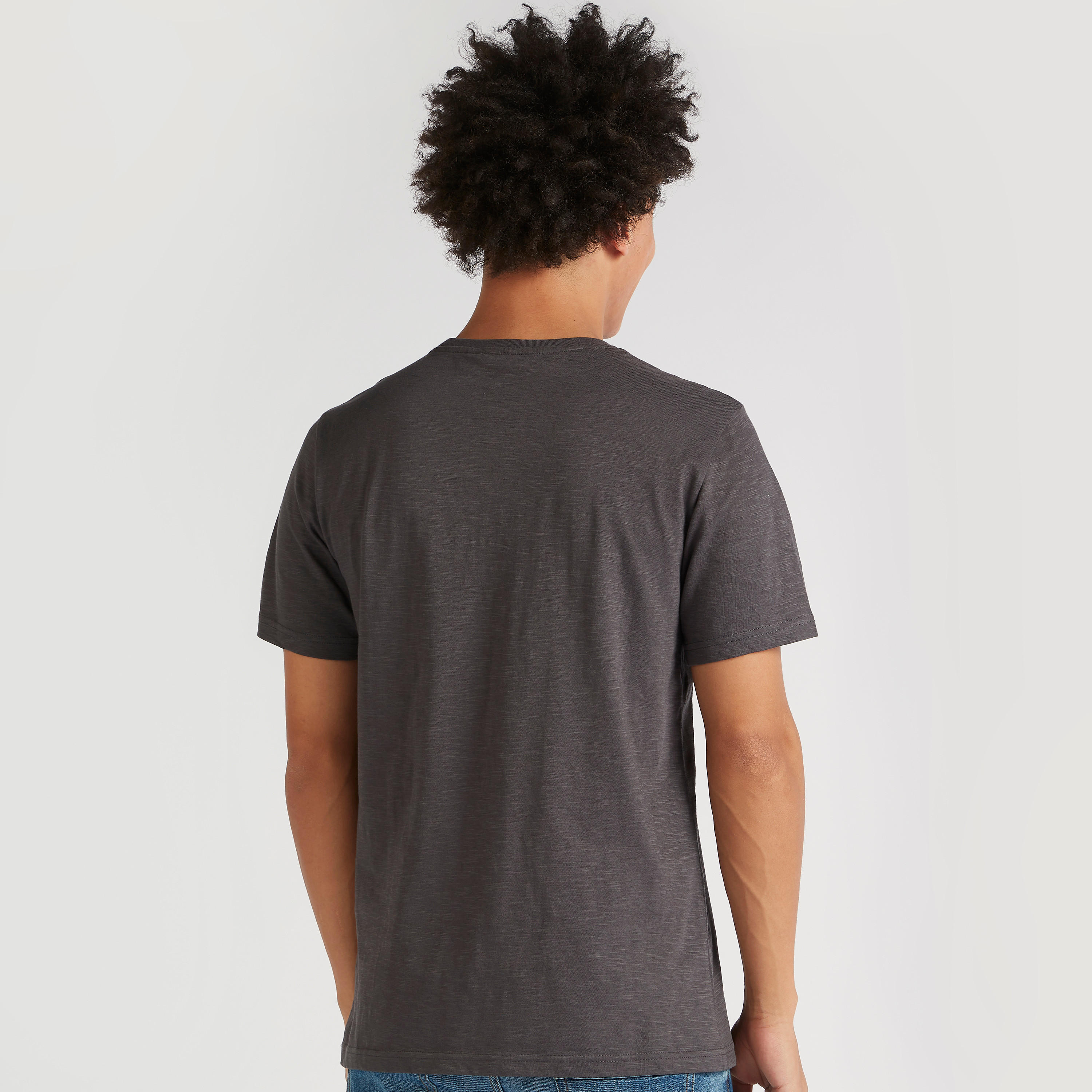 تيشيرت بطبعات وياقة ضيّقة وأكمام قصيرة من لي كوبر-men-clothing-tshirtsandpolos-tshirts-image-4