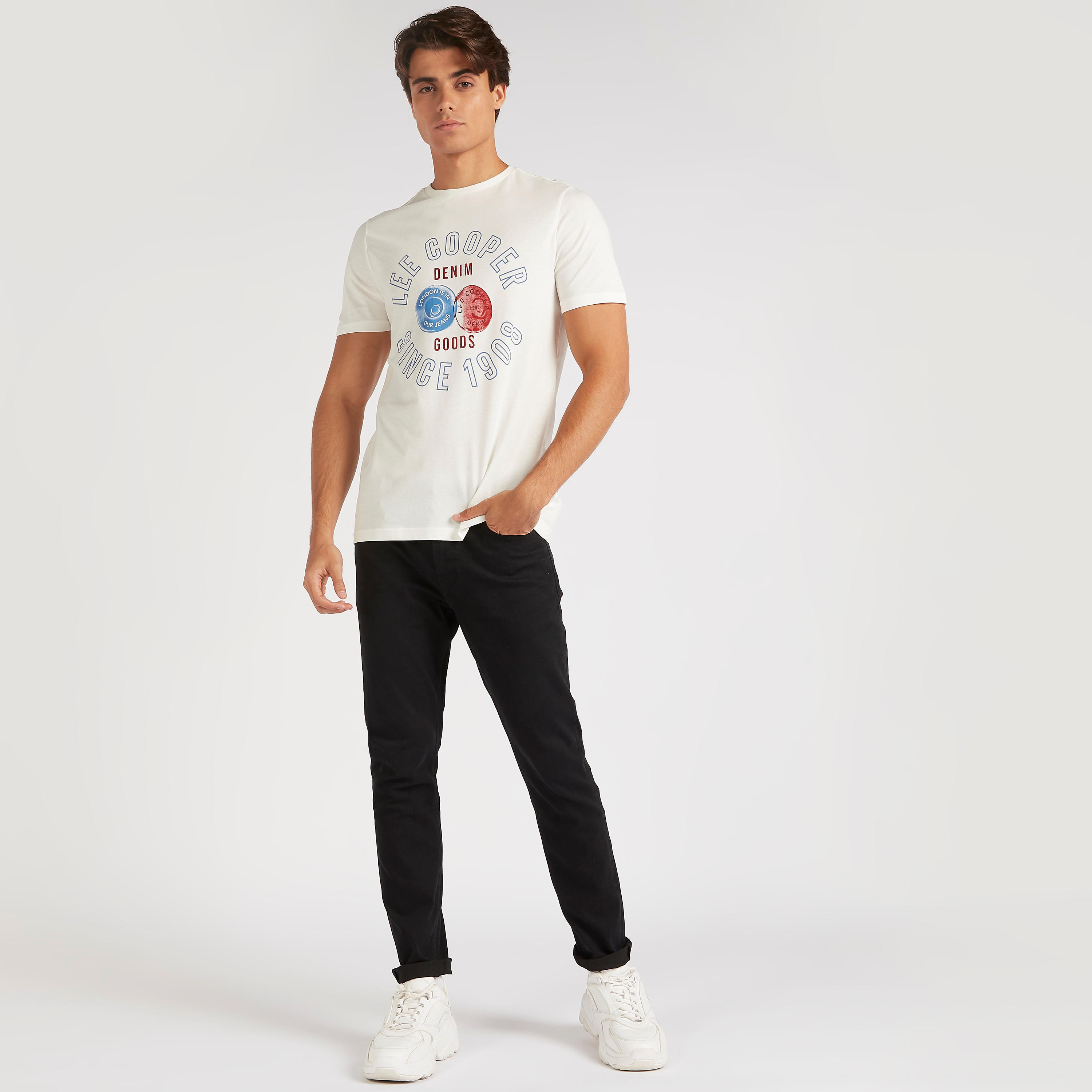 تيشيرت بطبعات وياقة ضيّقة وأكمام قصيرة من لي كوبر-men-clothing-tshirtsandpolos-tshirts-image-3
