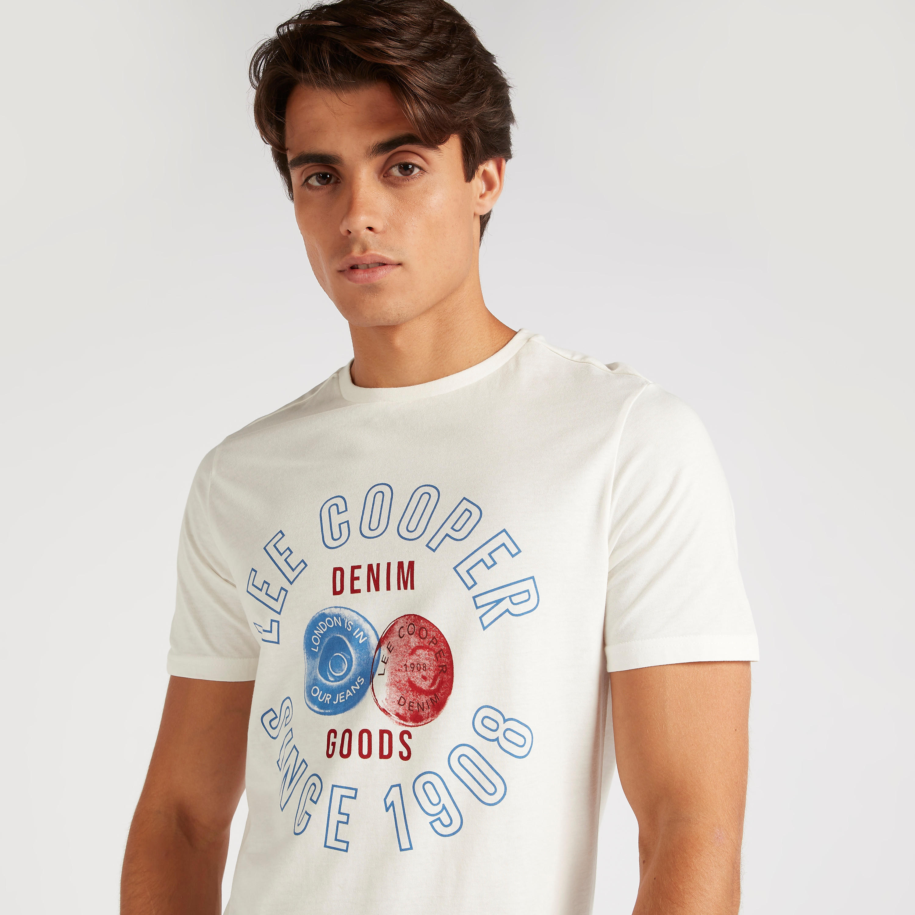 تيشيرت بطبعات وياقة ضيّقة وأكمام قصيرة من لي كوبر-men-clothing-tshirtsandpolos-tshirts-image-2