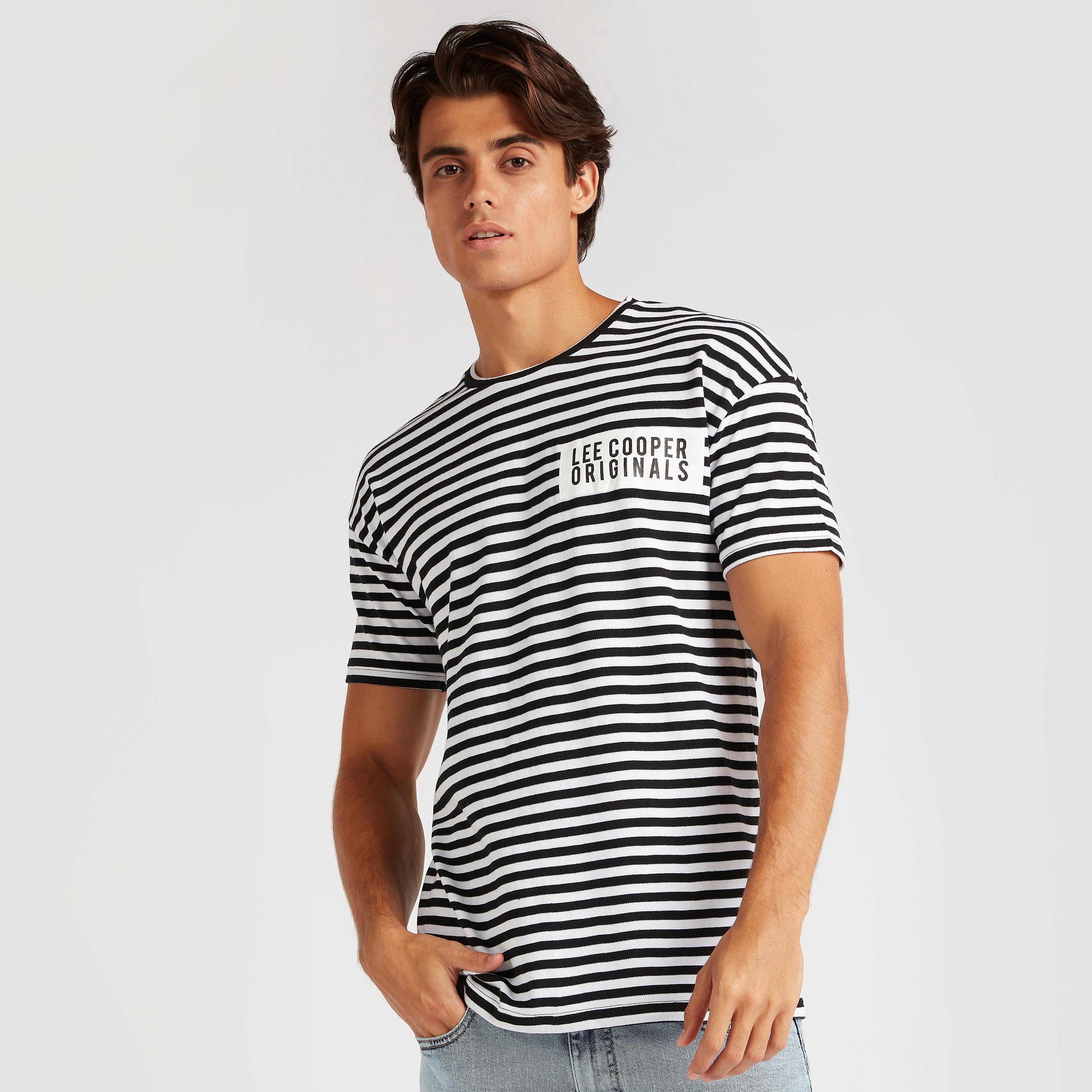 تيشيرت مقلّم بياقة ضيّقة وأكمام قصيرة من لي كوبر-men-clothing-tshirtsandpolos-tshirts-image-1