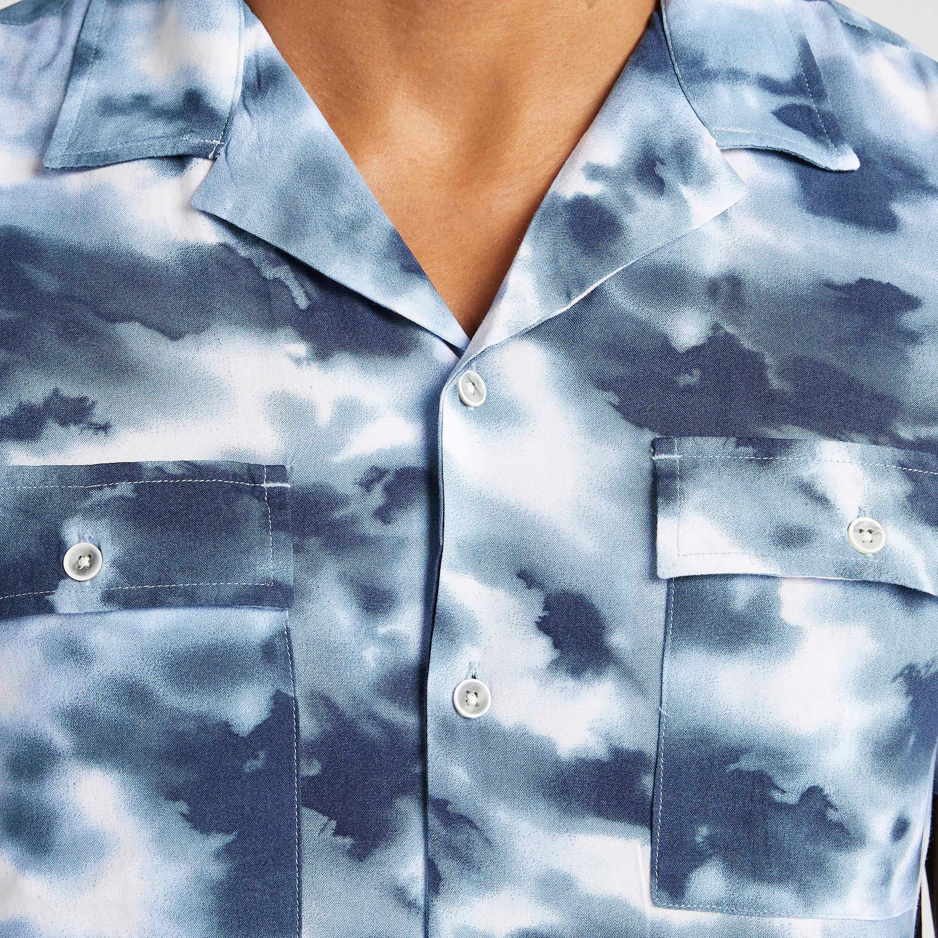 تيشيرت بأكمام قصيرة وطبعات مصبوغة-men-clothing-shirts-image-3