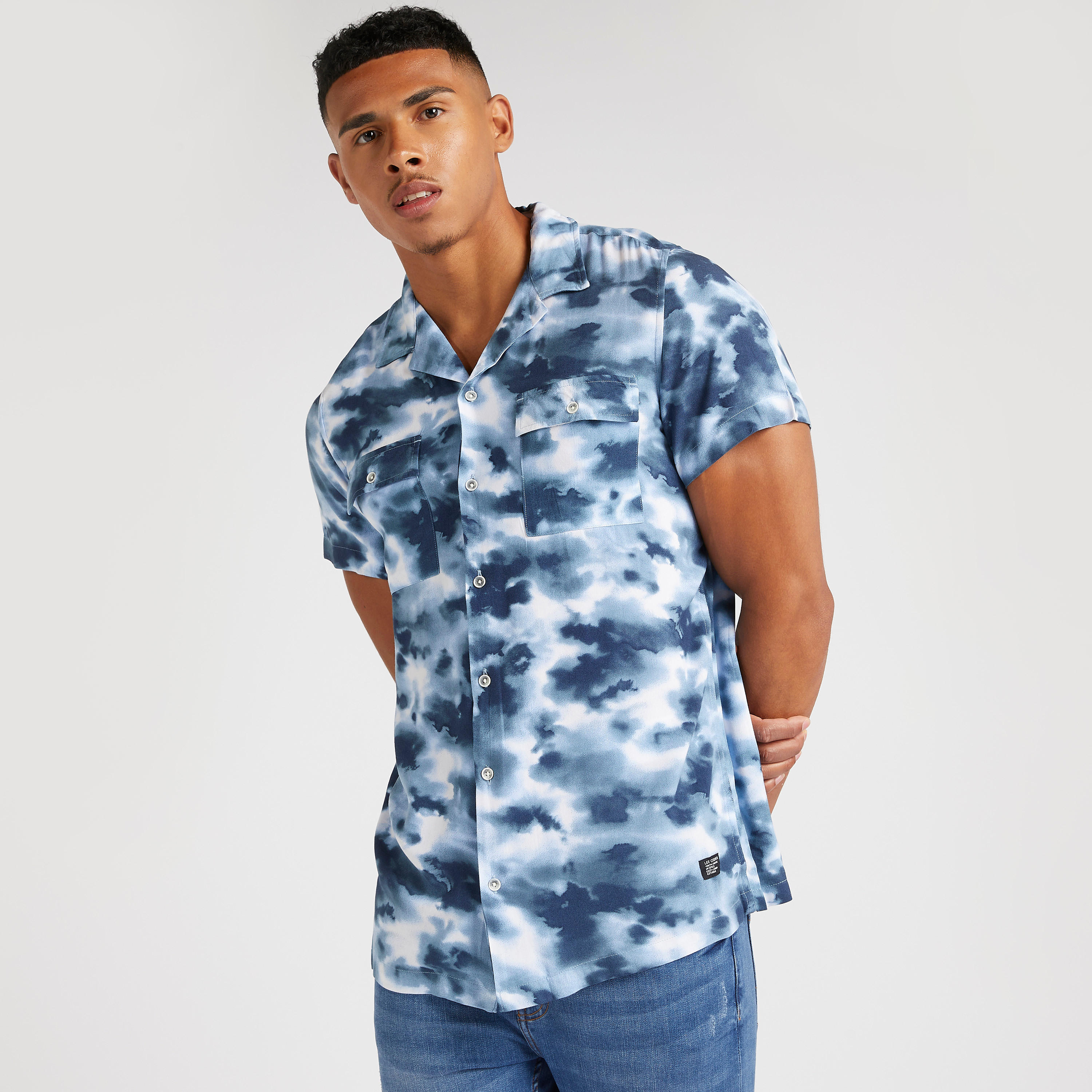 تيشيرت بأكمام قصيرة وطبعات مصبوغة-men-clothing-shirts-image-6