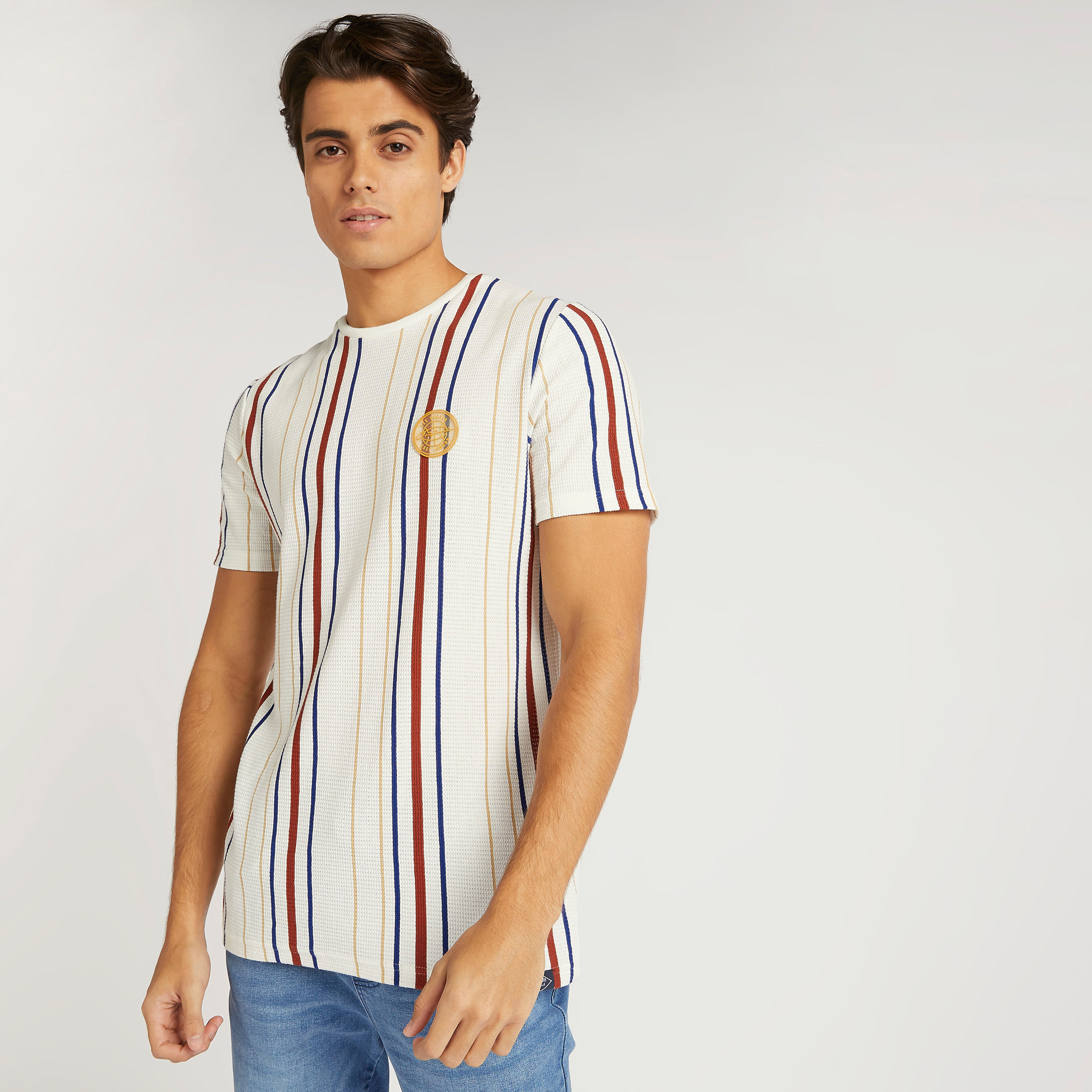 تيشيرت مخطّط بياقة ضيّقة وأكمام قصيرة من لي كوبر-men-clothing-tshirtsandpolos-tshirts-image-1