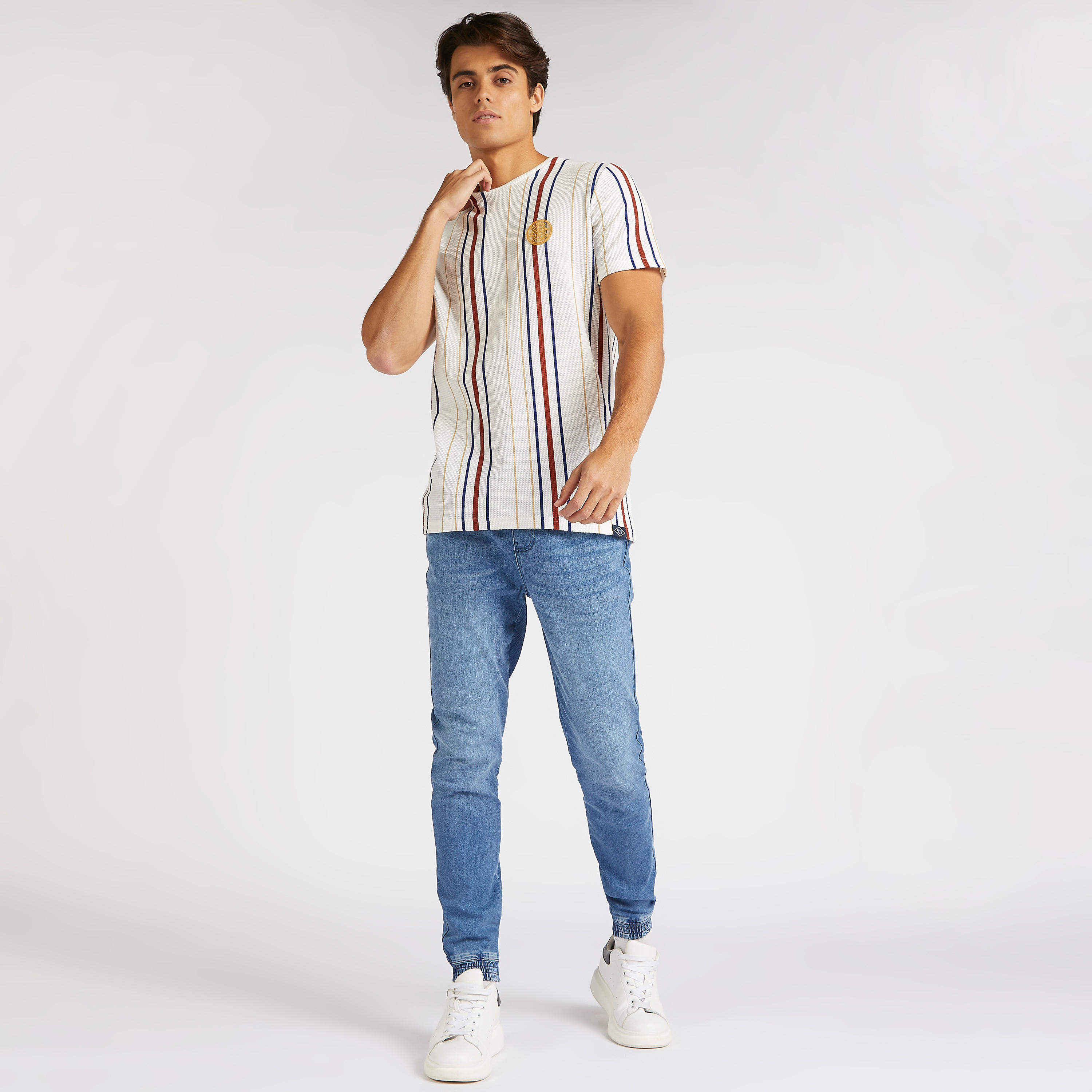 تيشيرت مخطّط بياقة ضيّقة وأكمام قصيرة من لي كوبر-men-clothing-tshirtsandpolos-tshirts-image-2