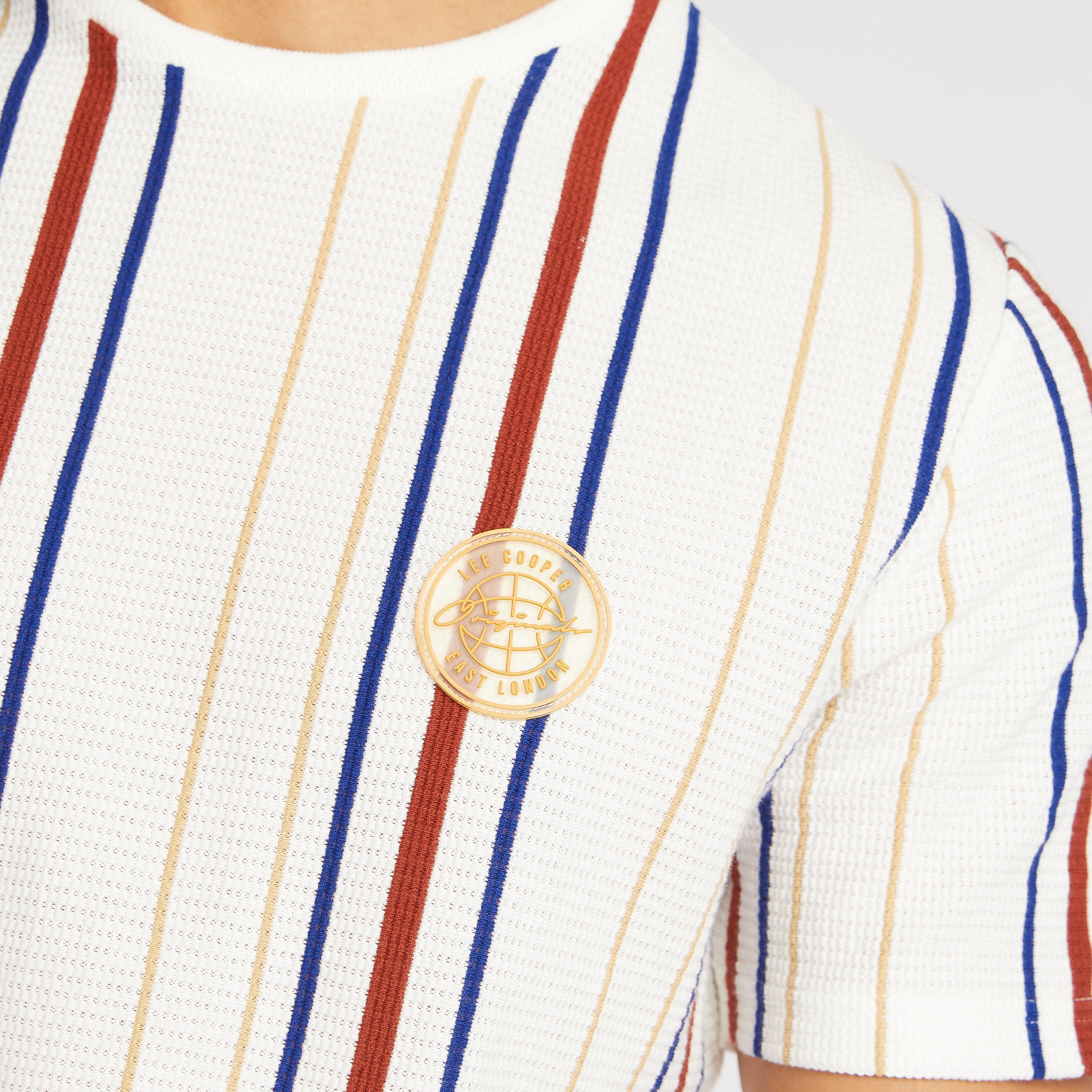 تيشيرت مخطّط بياقة ضيّقة وأكمام قصيرة من لي كوبر-men-clothing-tshirtsandpolos-tshirts-image-3