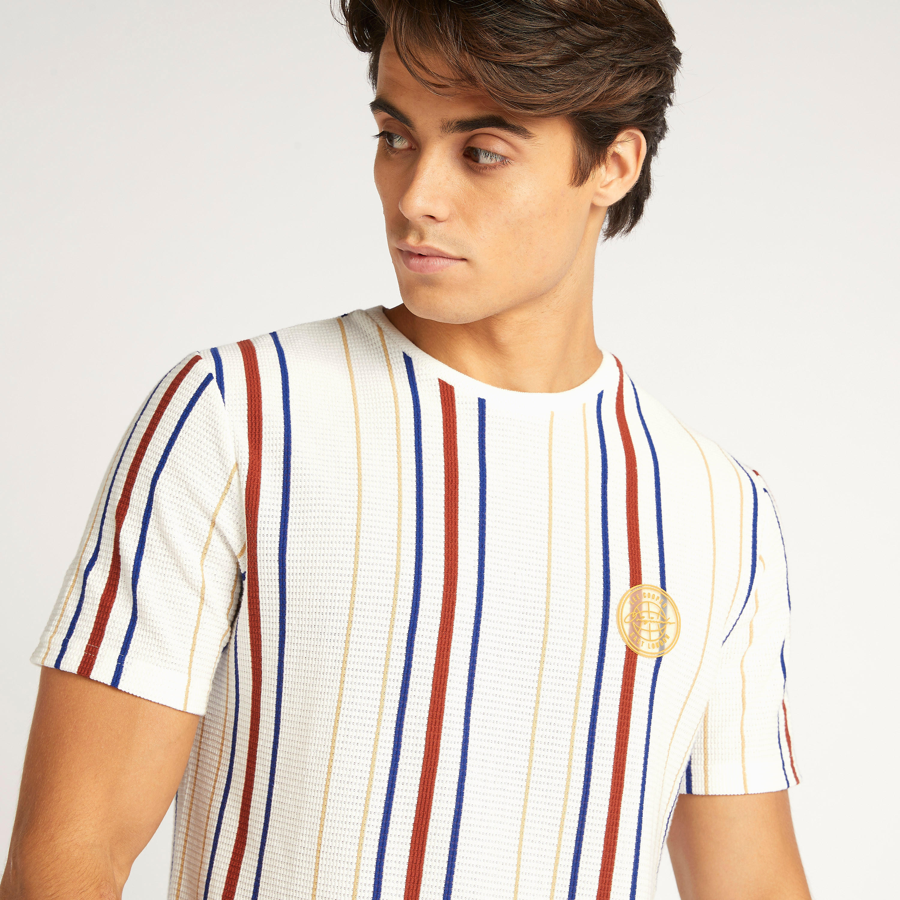 تيشيرت مخطّط بياقة ضيّقة وأكمام قصيرة من لي كوبر-men-clothing-tshirtsandpolos-tshirts-image-5