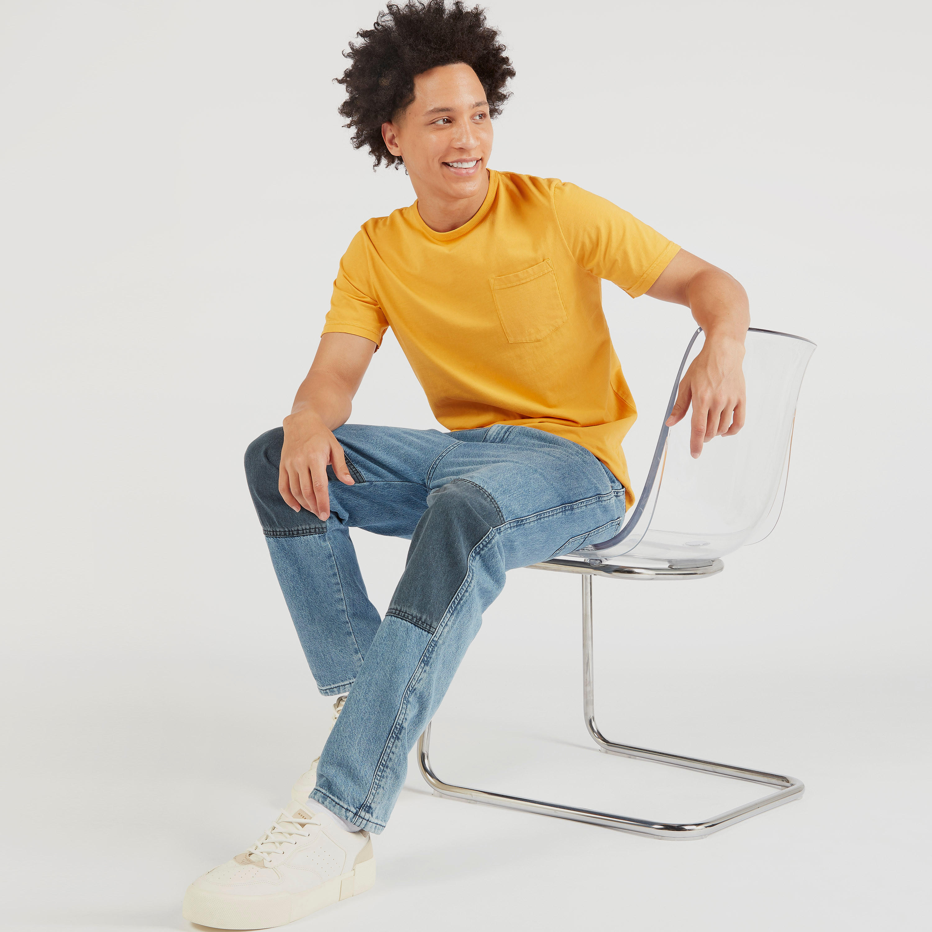 تيشيرت سادة بأكمام قصيرة وياقة ضيقة وجيب من لي كوبر-men-clothing-tshirtsandpolos-tshirts-image-1