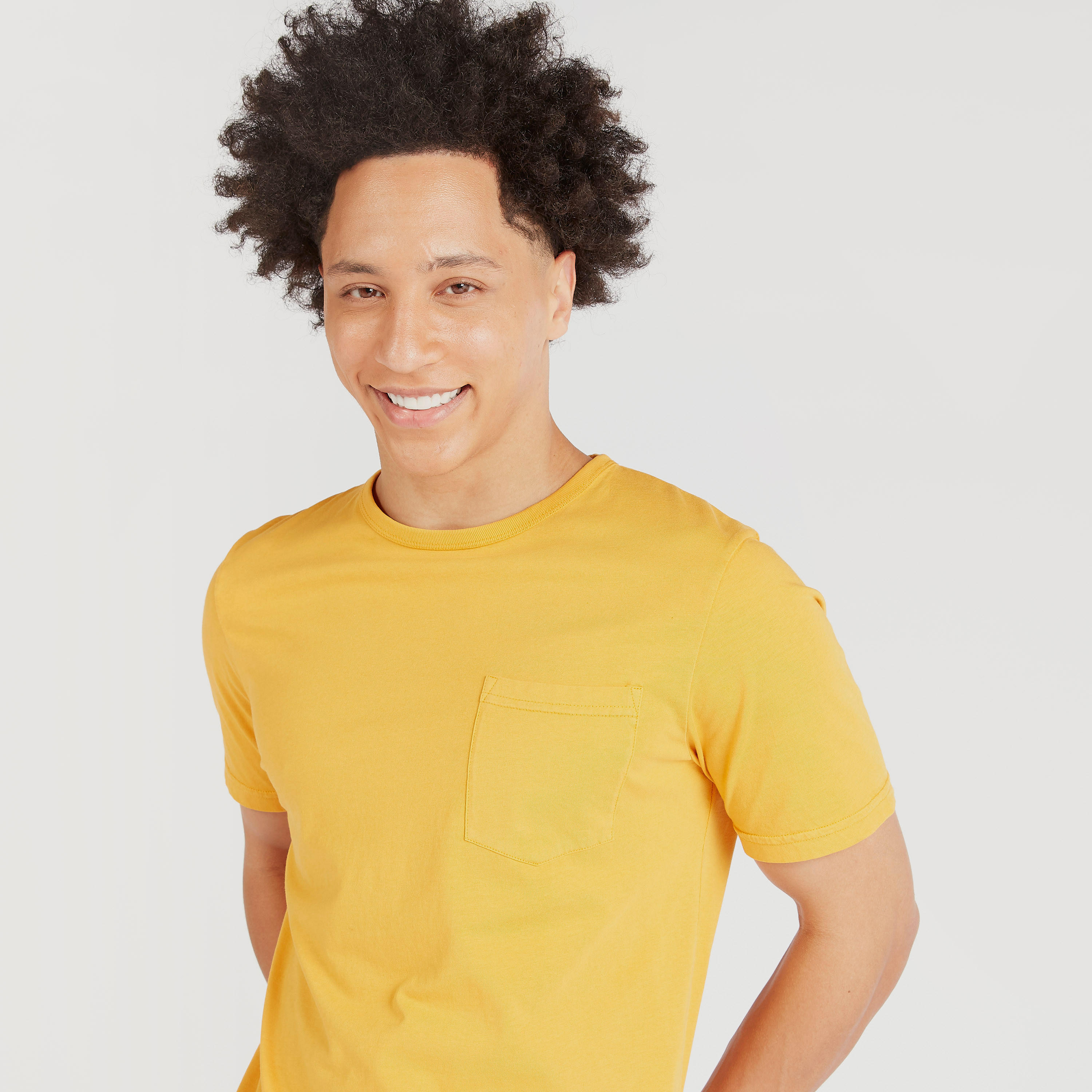 تيشيرت سادة بأكمام قصيرة وياقة ضيقة وجيب من لي كوبر-men-clothing-tshirtsandpolos-tshirts-image-3