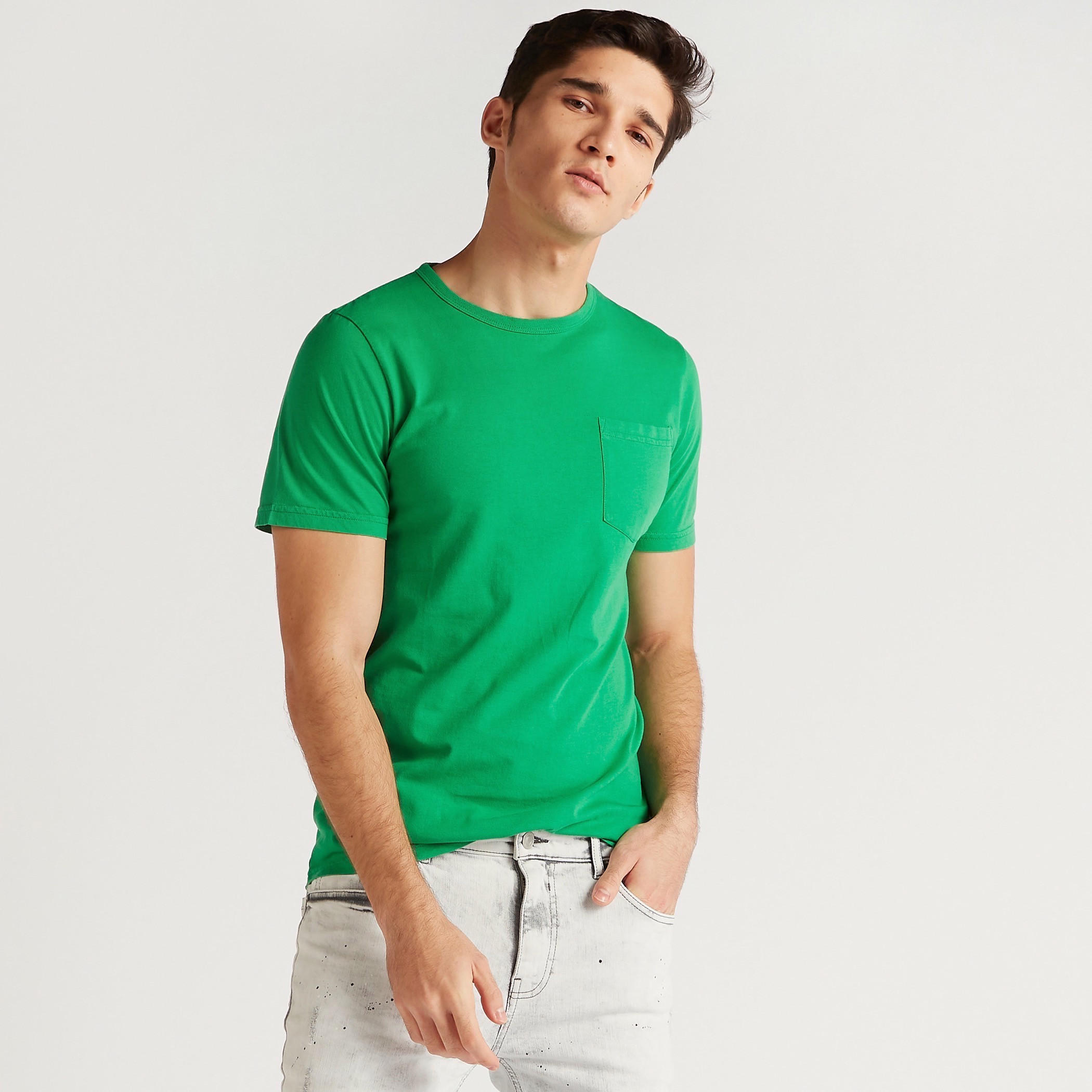 تيشيرت سادة بأكمام قصيرة وياقة ضيقة وجيب من لي كوبر-men-clothing-tshirtsandpolos-tshirts-image-1