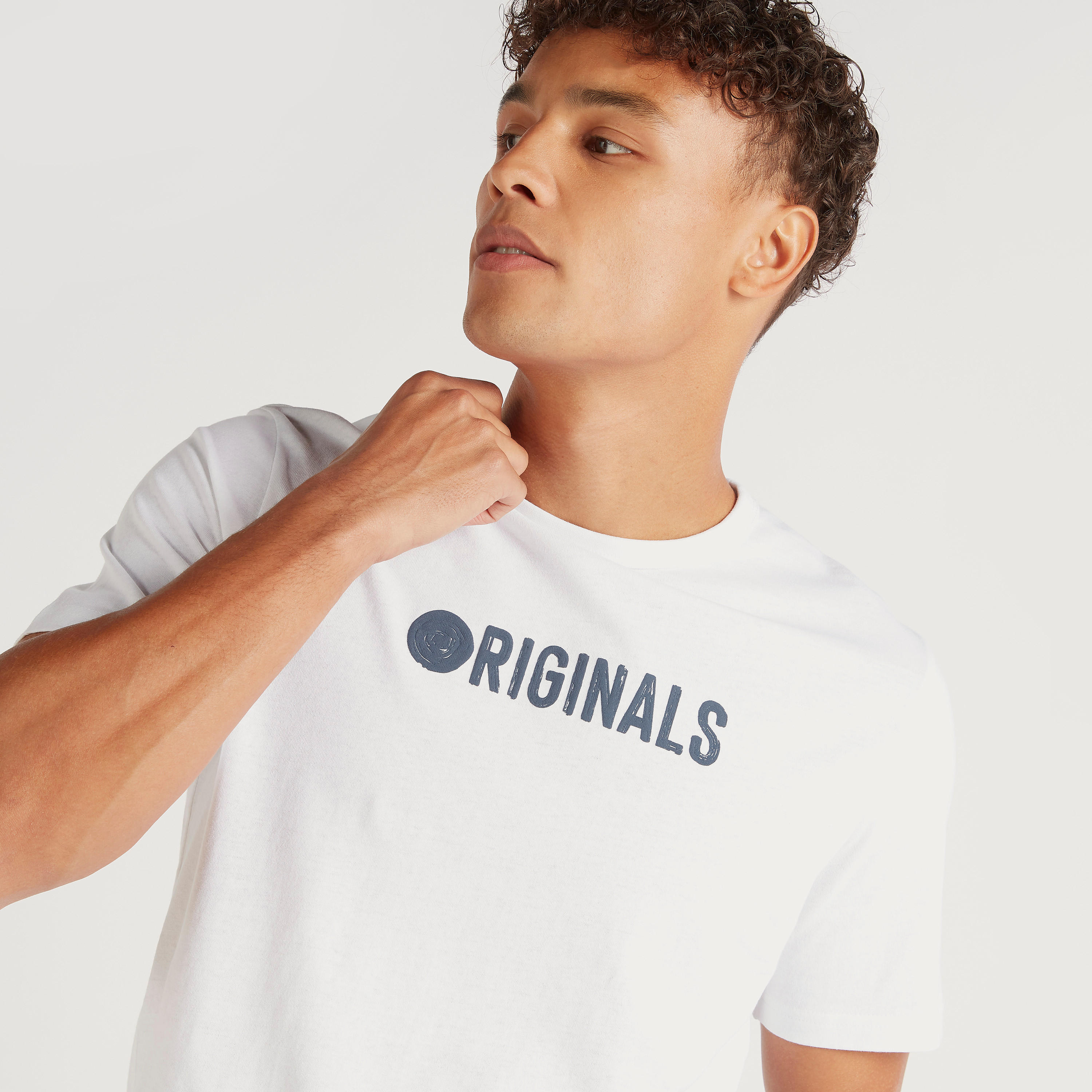 تيشيرت بطبعات وياقة ضيّقة وأكمام قصيرة من لي كوبر-men-clothing-tshirtsandpolos-tshirts-image-3