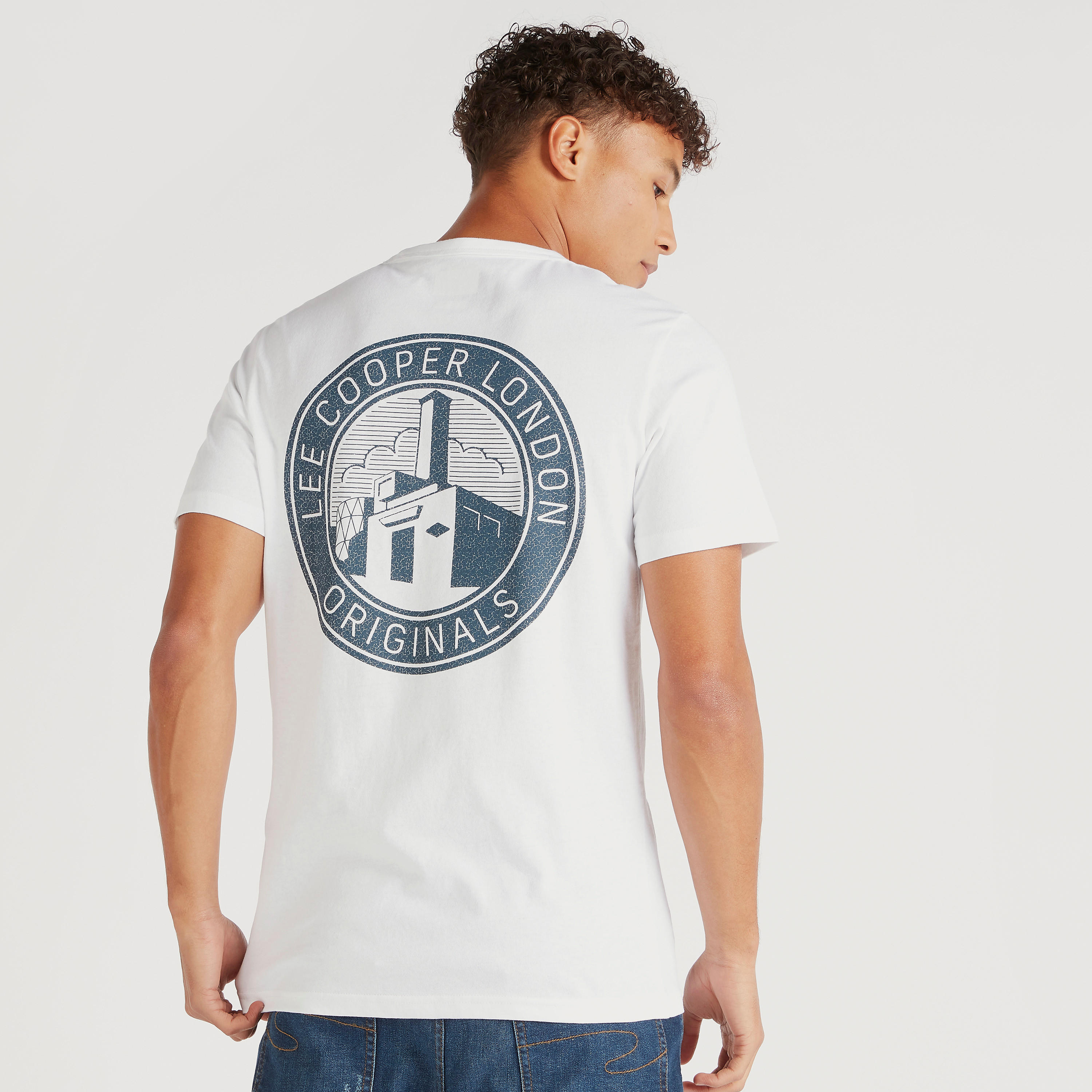 تيشيرت بطبعات وياقة ضيّقة وأكمام قصيرة من لي كوبر-men-clothing-tshirtsandpolos-tshirts-image-1