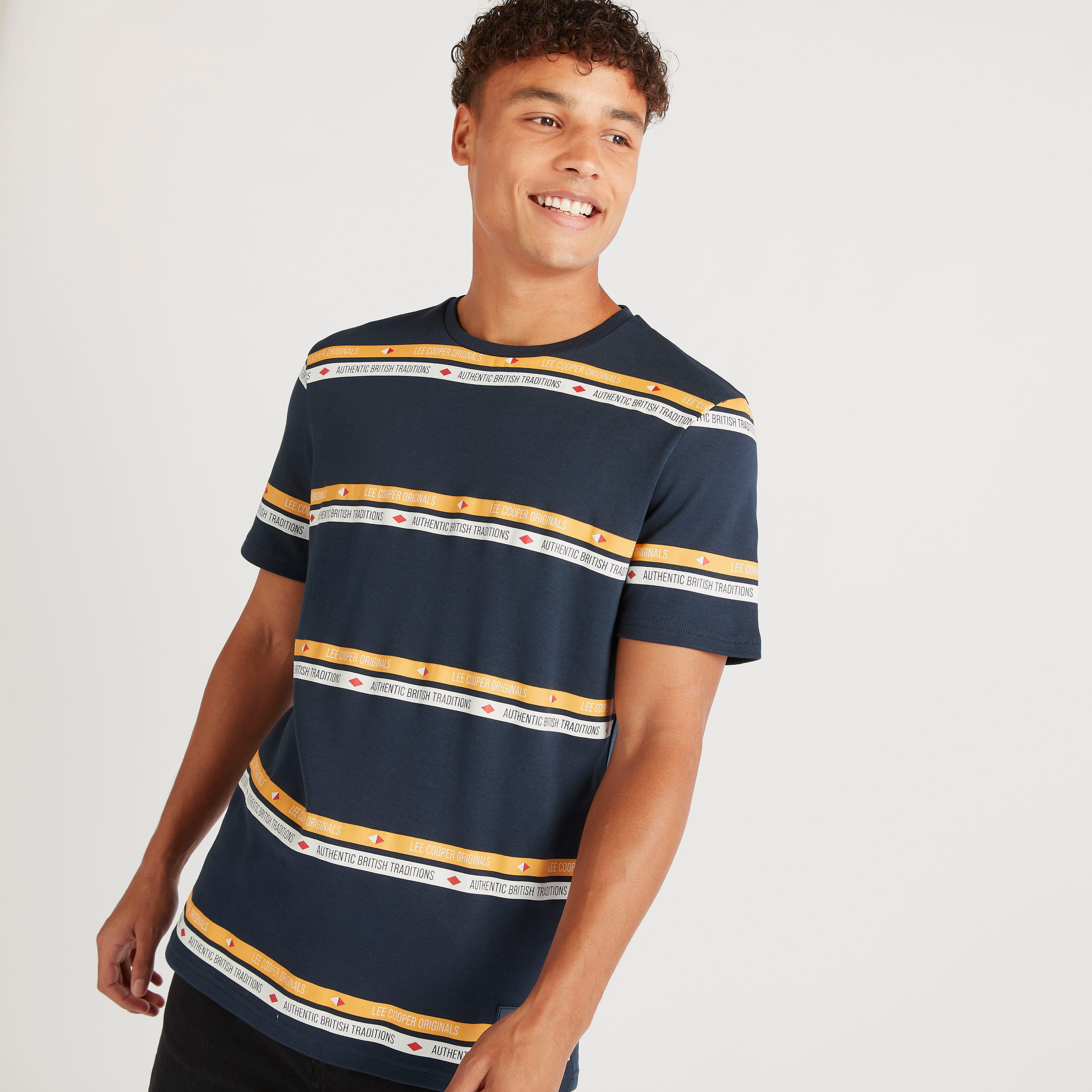 تيشيرت مقلّم بياقة ضيّقة وأكمام قصيرة من لي كوبر-men-clothing-tshirtsandpolos-tshirts-image-1