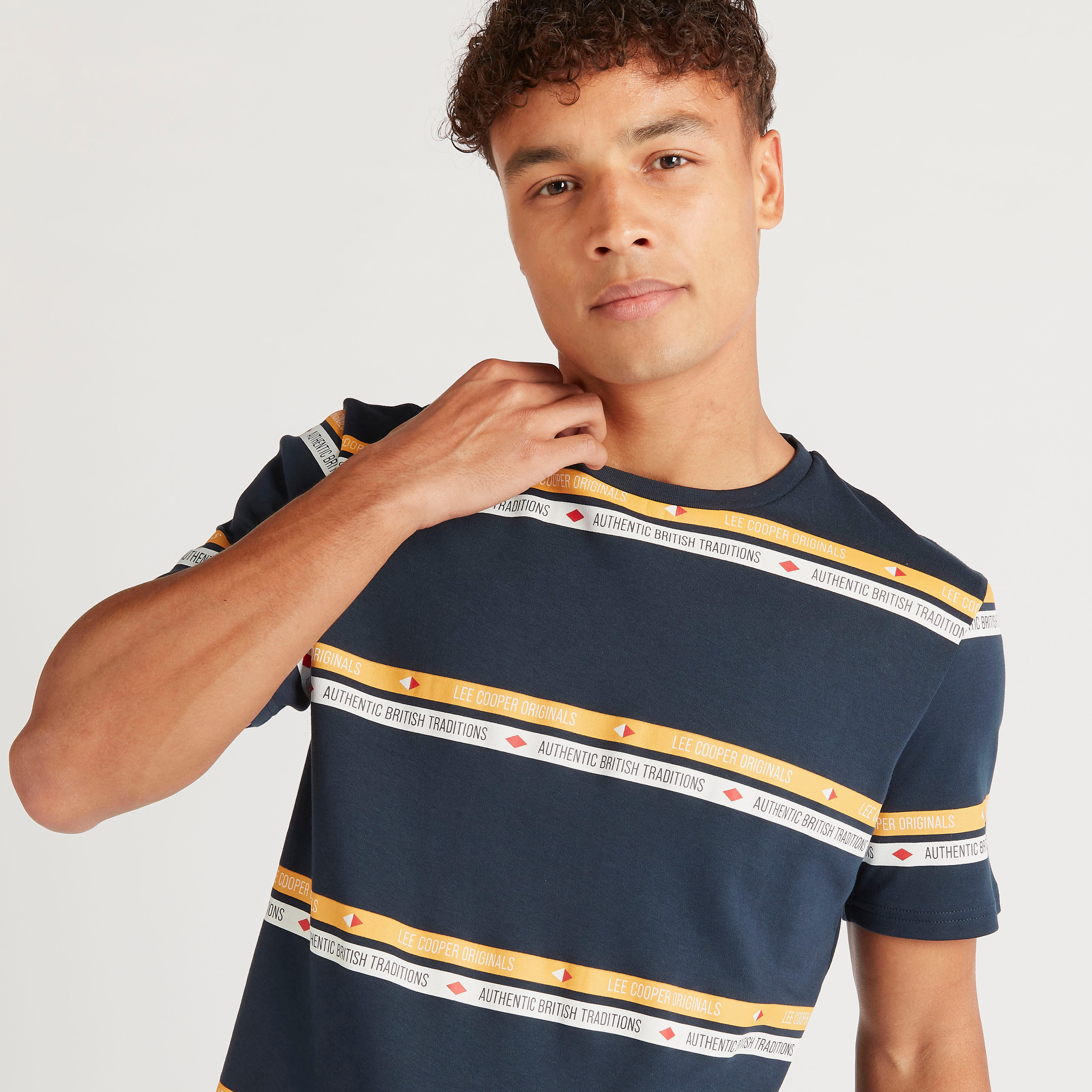 تيشيرت مقلّم بياقة ضيّقة وأكمام قصيرة من لي كوبر-men-clothing-tshirtsandpolos-tshirts-image-3