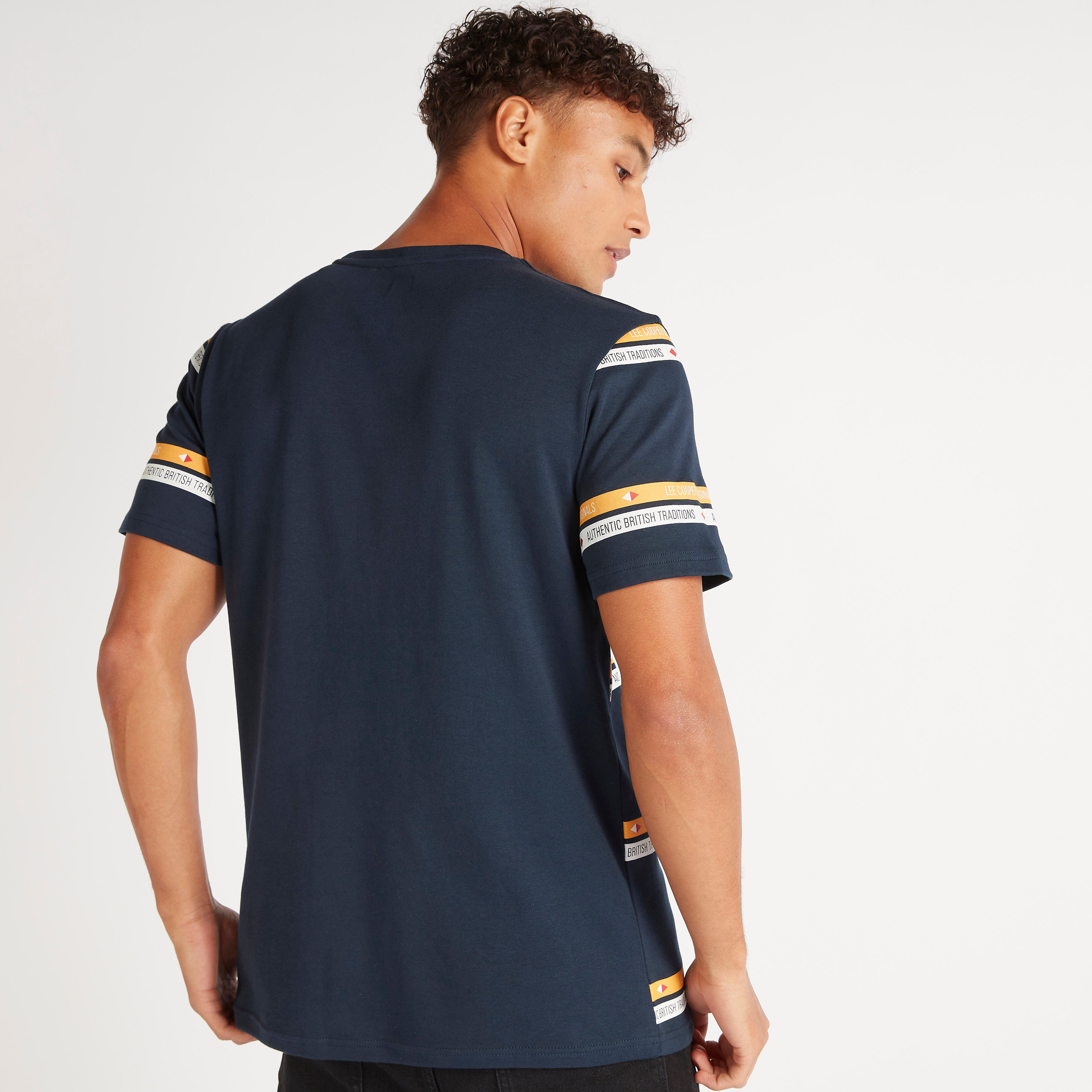 تيشيرت مقلّم بياقة ضيّقة وأكمام قصيرة من لي كوبر-men-clothing-tshirtsandpolos-tshirts-image-4