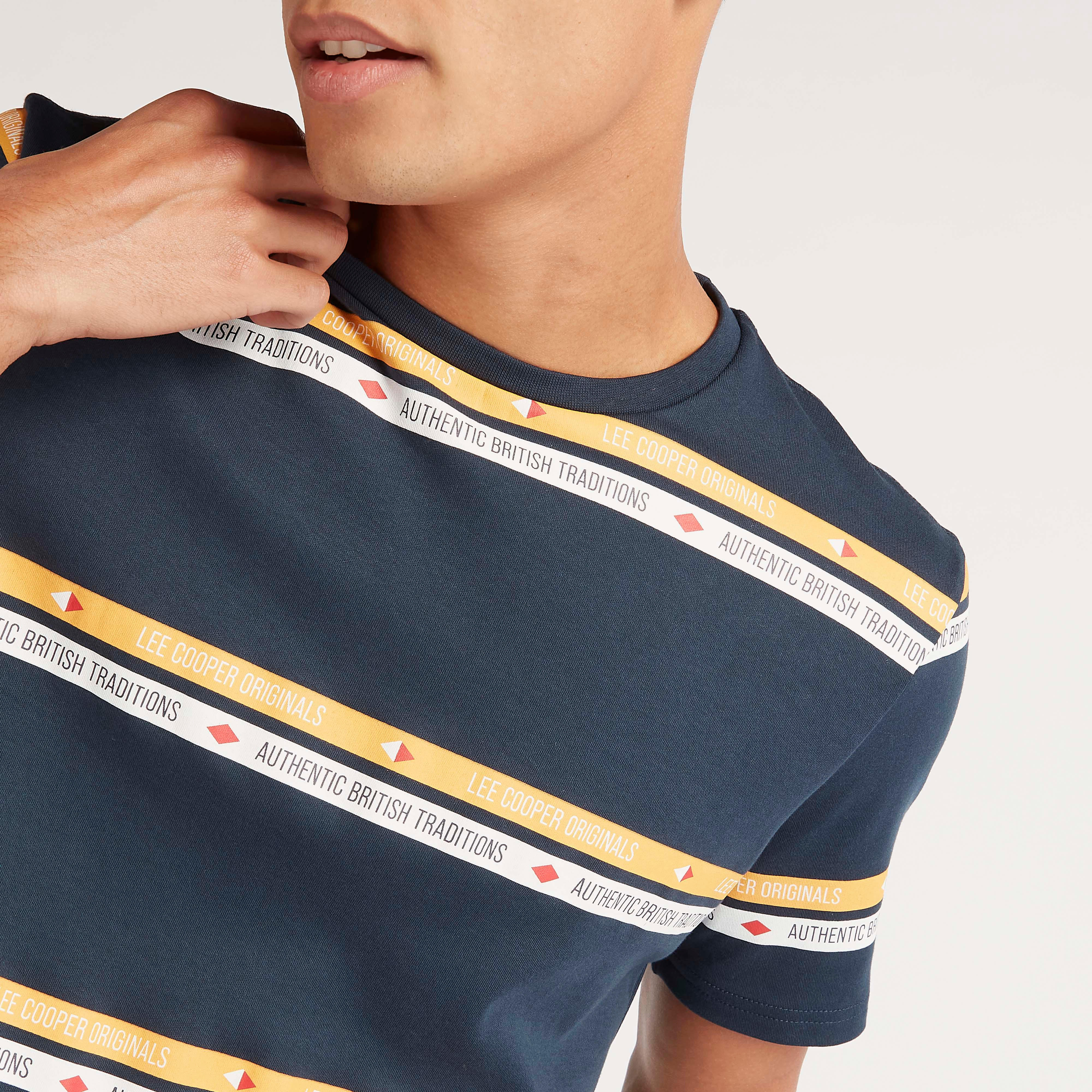 تيشيرت مقلّم بياقة ضيّقة وأكمام قصيرة من لي كوبر-men-clothing-tshirtsandpolos-tshirts-image-5