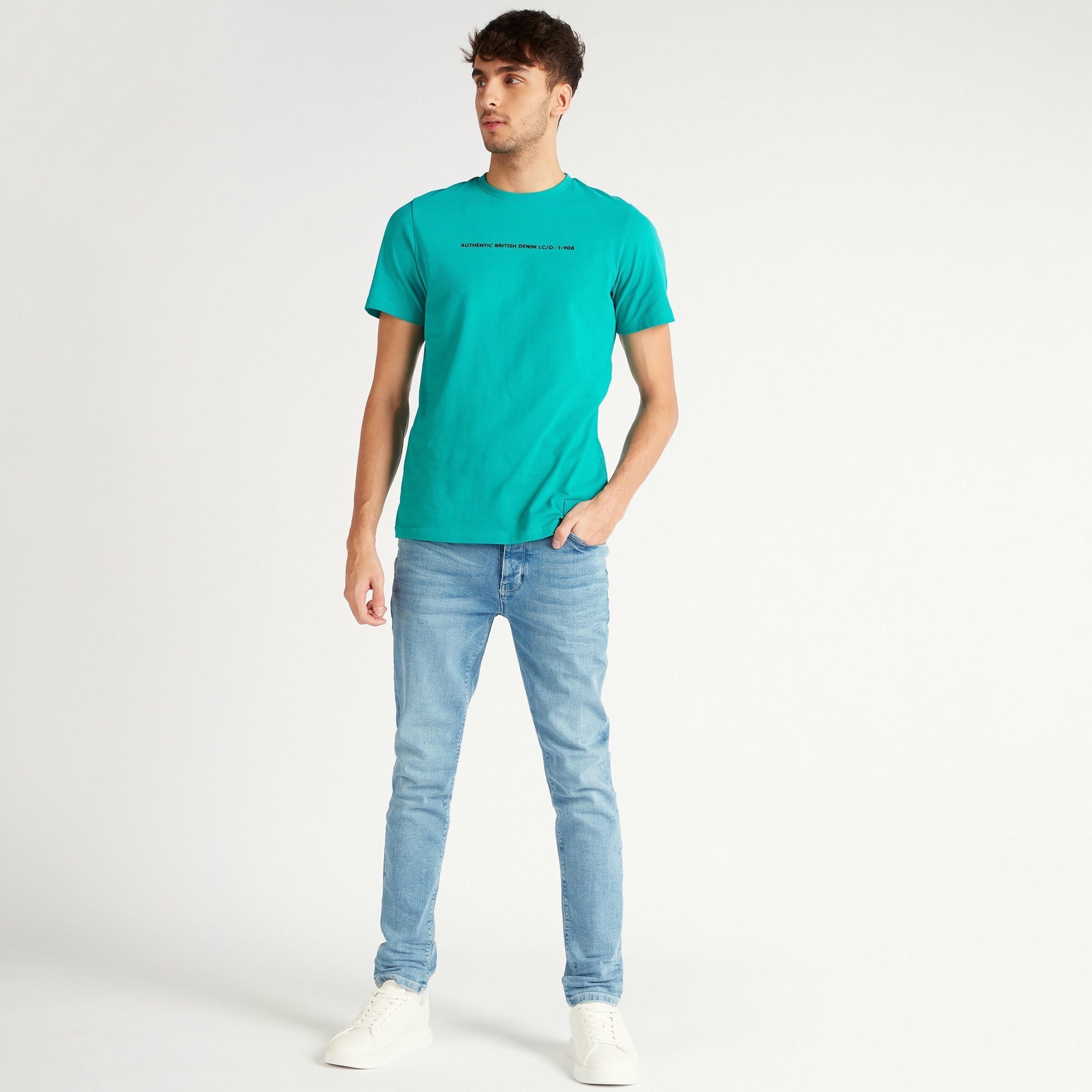 تيشيرت بياقة ضيّقة وأكمام قصيرة وطبعات من لي كوبر-men-clothing-tshirtsandpolos-tshirts-image-3