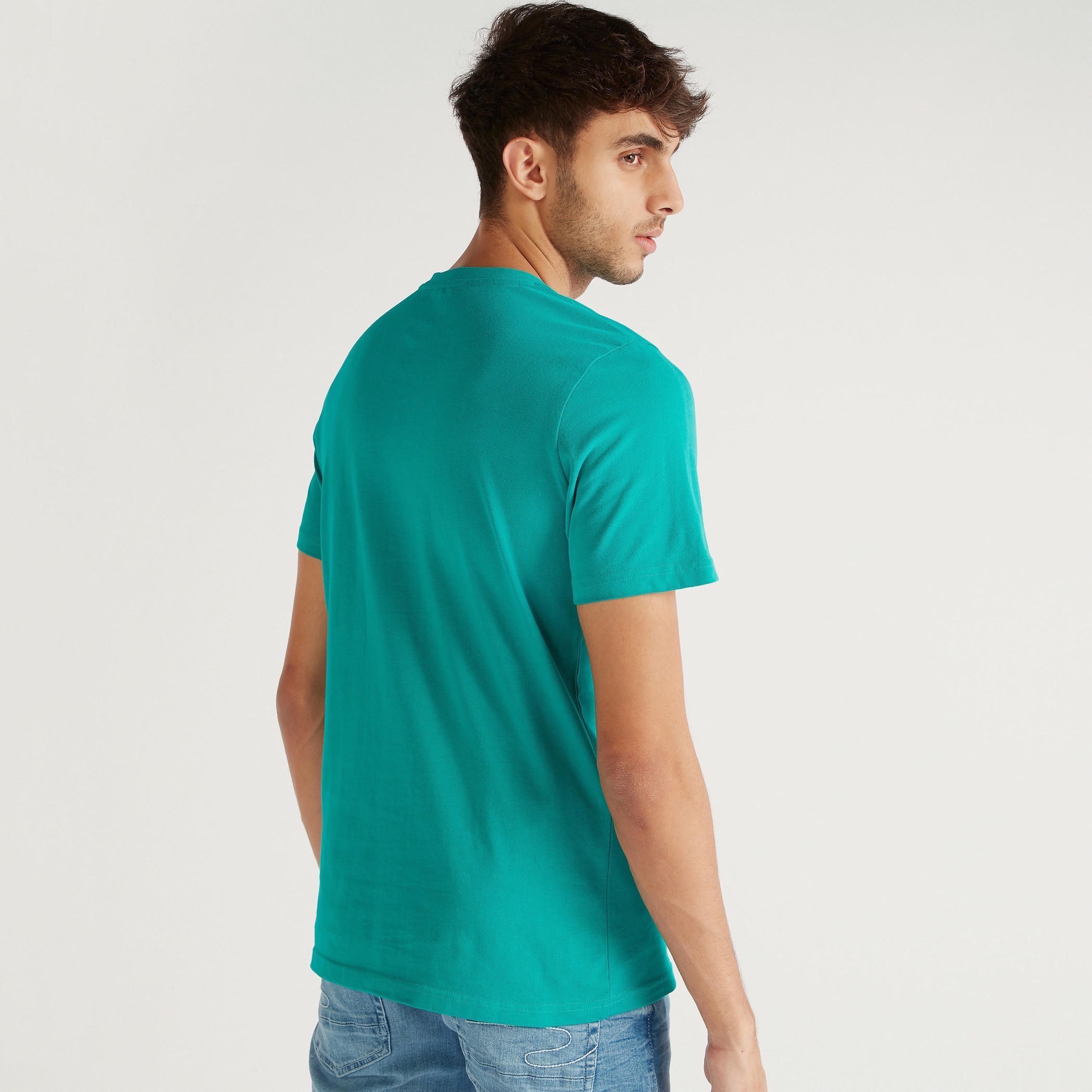 تيشيرت بياقة ضيّقة وأكمام قصيرة وطبعات من لي كوبر-men-clothing-tshirtsandpolos-tshirts-image-4