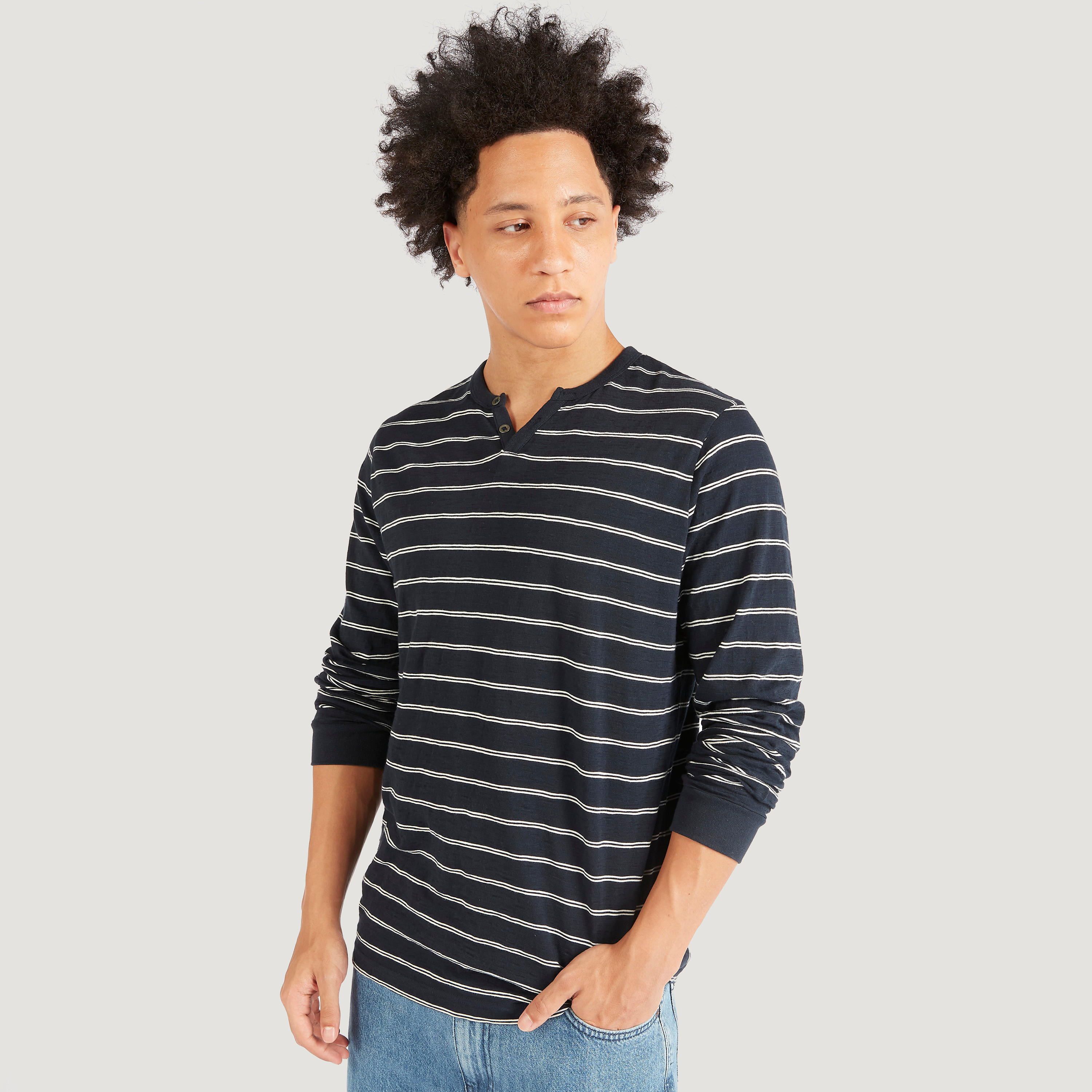تيشيرت مقلّم بياقة هينلي وأكمام طويلة من لي كوبر-men-clothing-tshirtsandpolos-tshirts-image-1