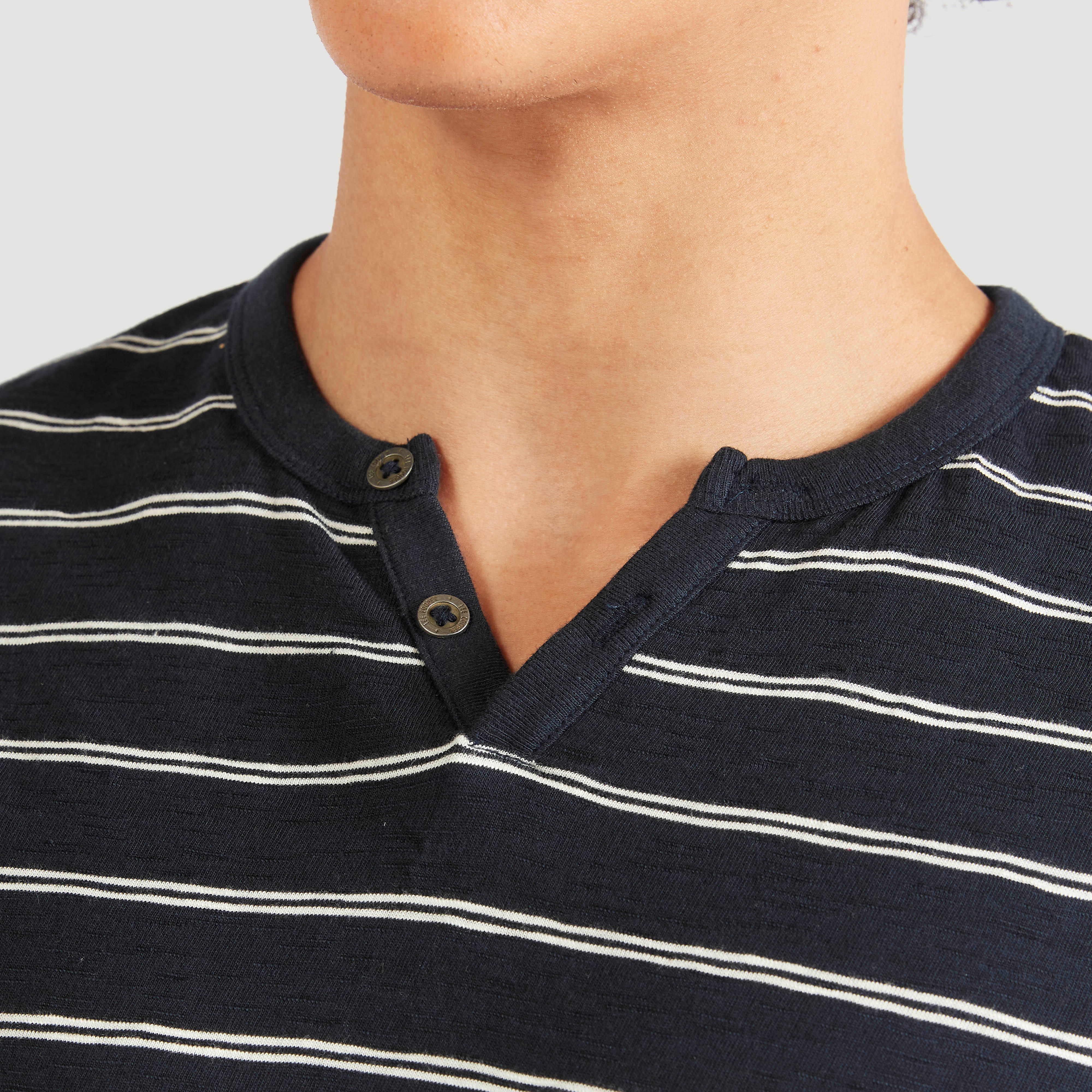 تيشيرت مقلّم بياقة هينلي وأكمام طويلة من لي كوبر-men-clothing-tshirtsandpolos-tshirts-image-3