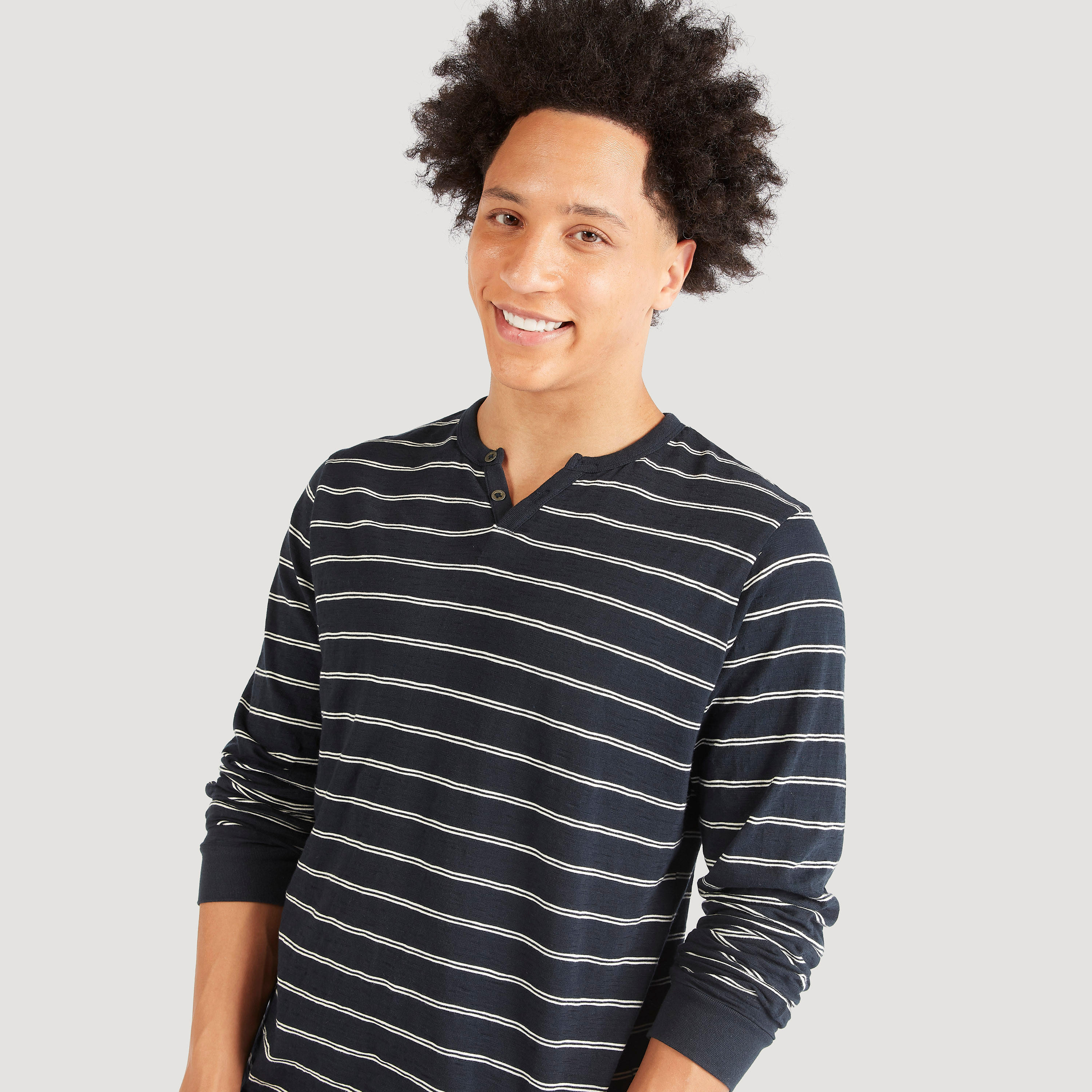 تيشيرت مقلّم بياقة هينلي وأكمام طويلة من لي كوبر-men-clothing-tshirtsandpolos-tshirts-image-5