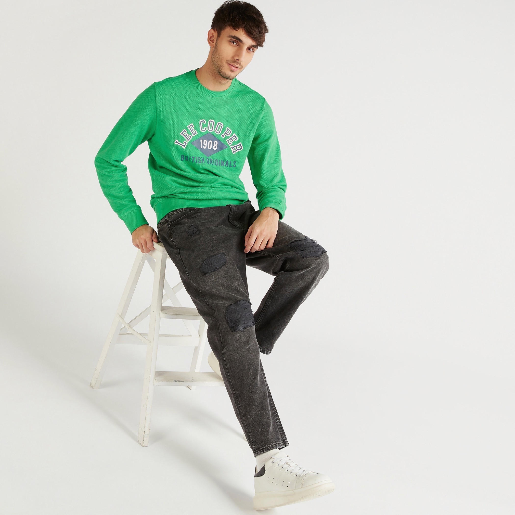 سويت شيرت بياقة ضيّقة وأكمام طويلة وطبعات من لي كوبر-men-winterwear-hoodiesandsweatshirts-image-2