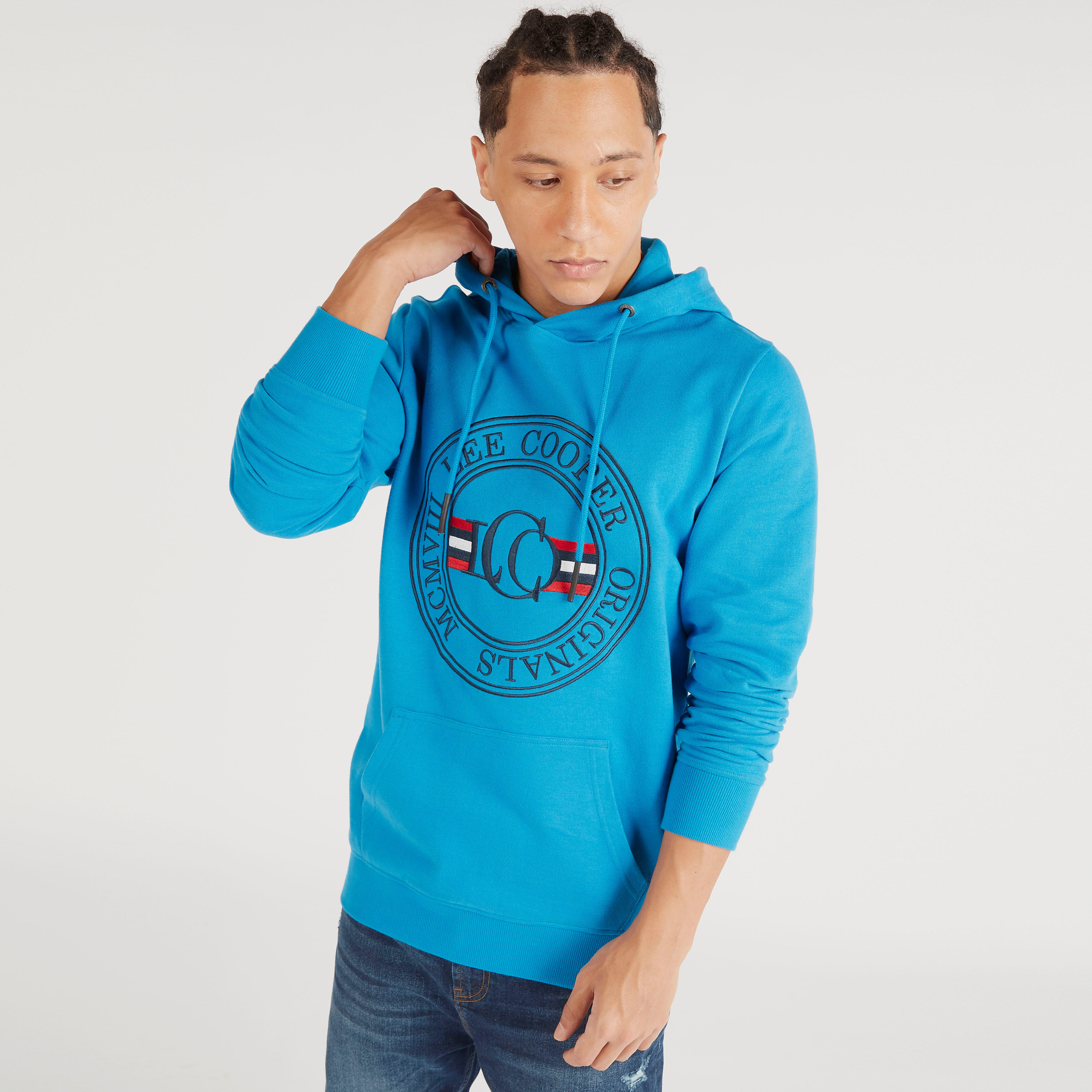 سويت شيرت مطرّز بأكمام طويلة وقبّعة من لي كوبر-men-winterwear-hoodiesandsweatshirts-image-1